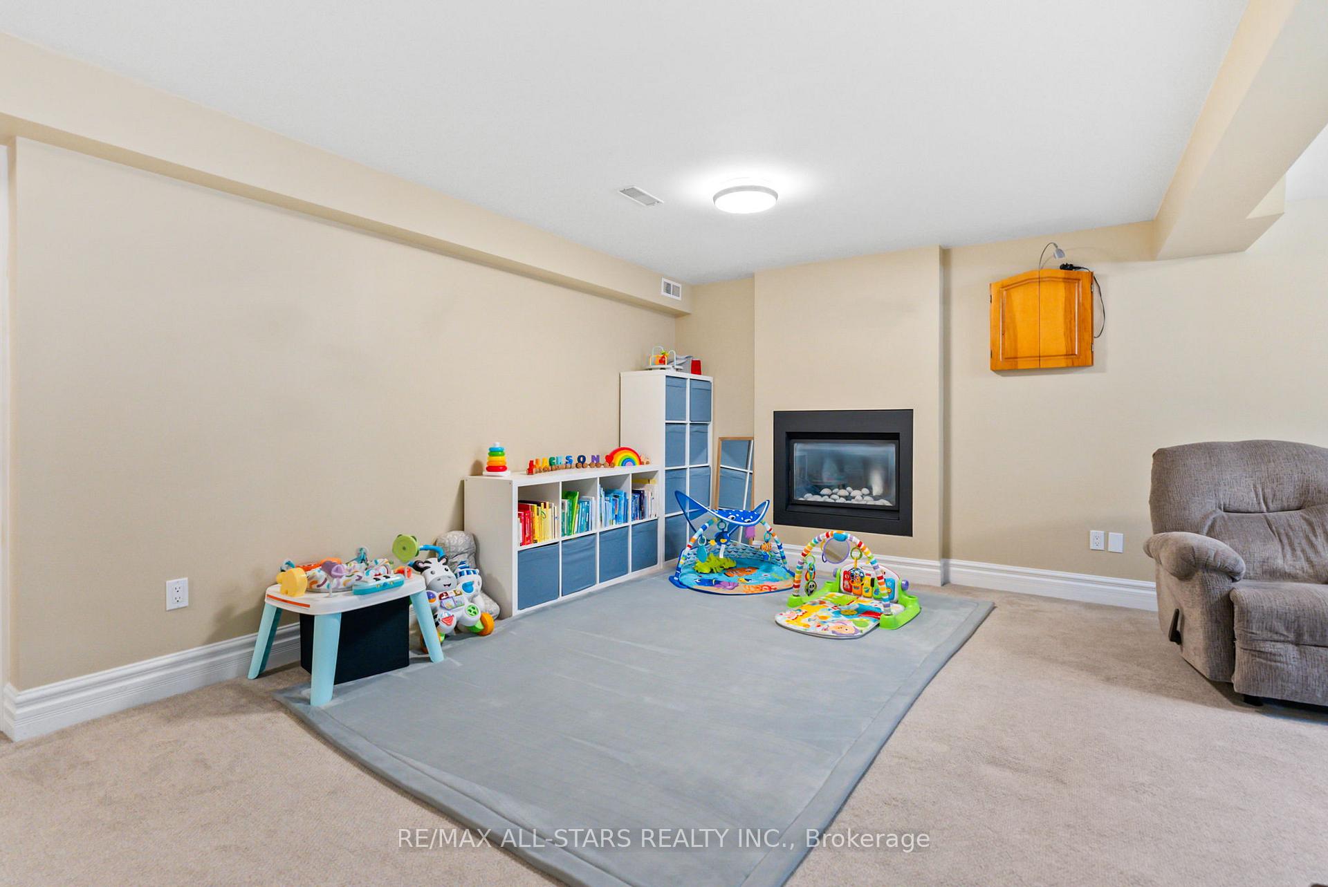 Photo 23 of 26 Munro Crescent, Uxbridge — HOMEH