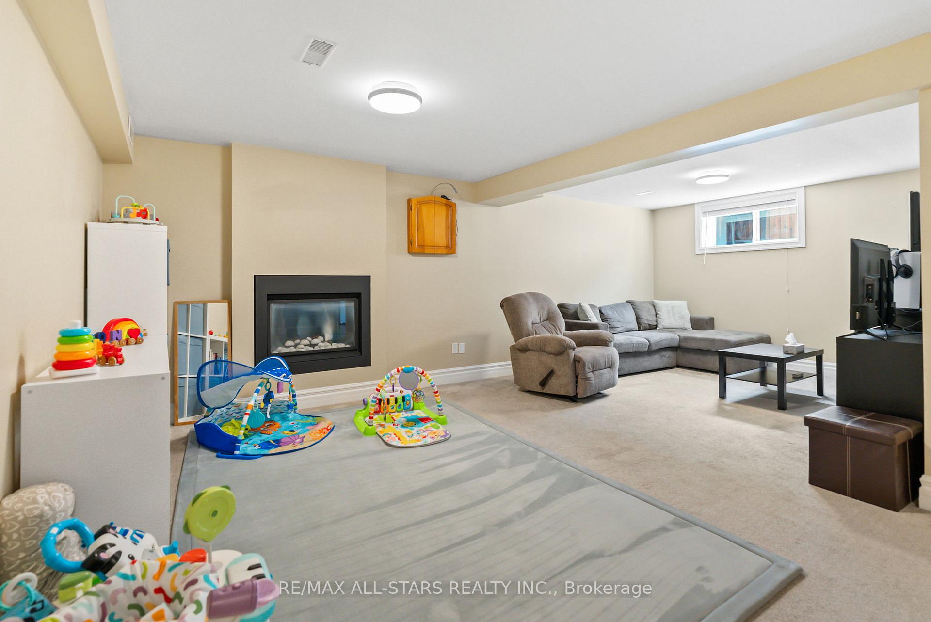 Photo 24 of 26 Munro Crescent, Uxbridge — HOMEH