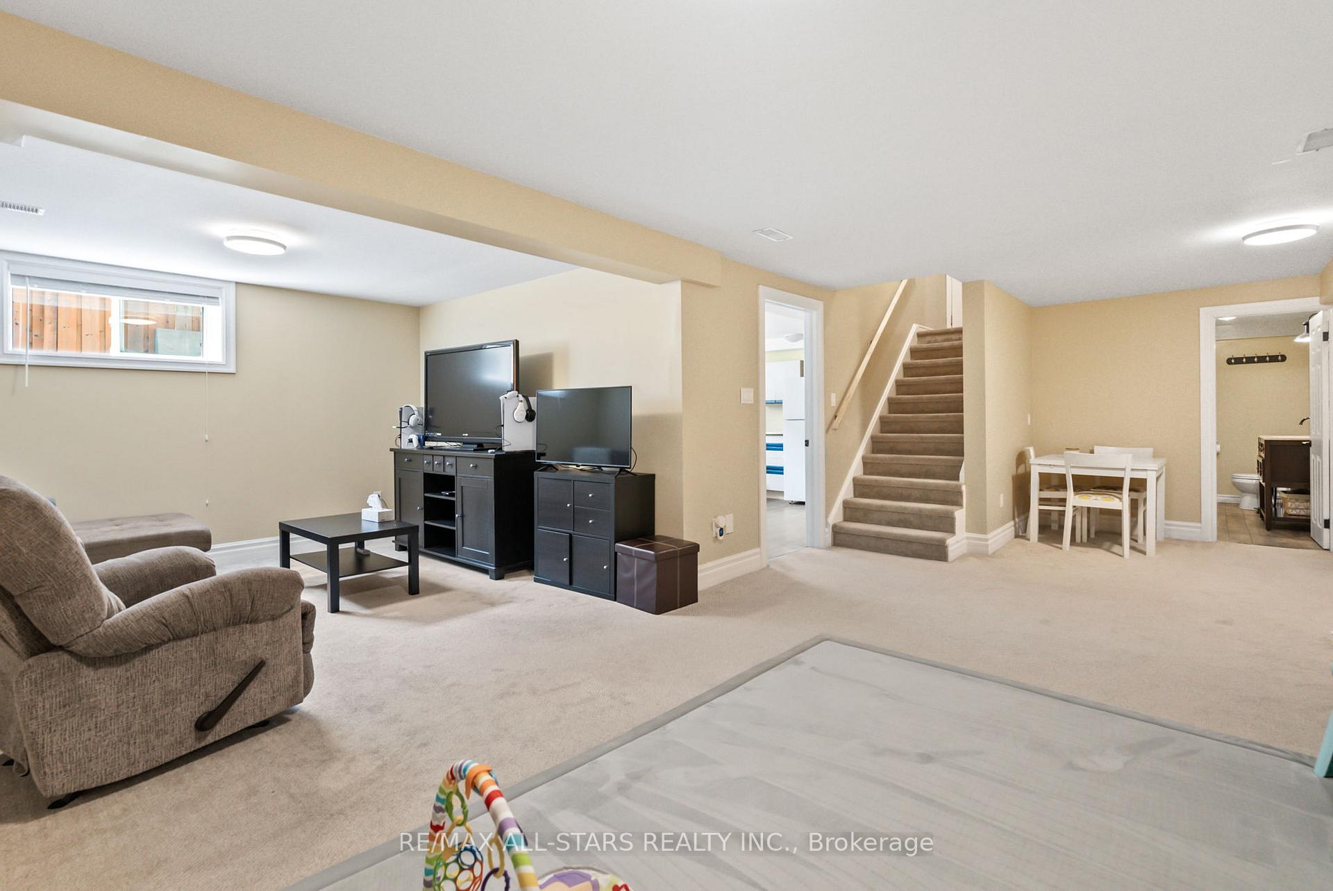 Photo 25 of 26 Munro Crescent, Uxbridge — HOMEH
