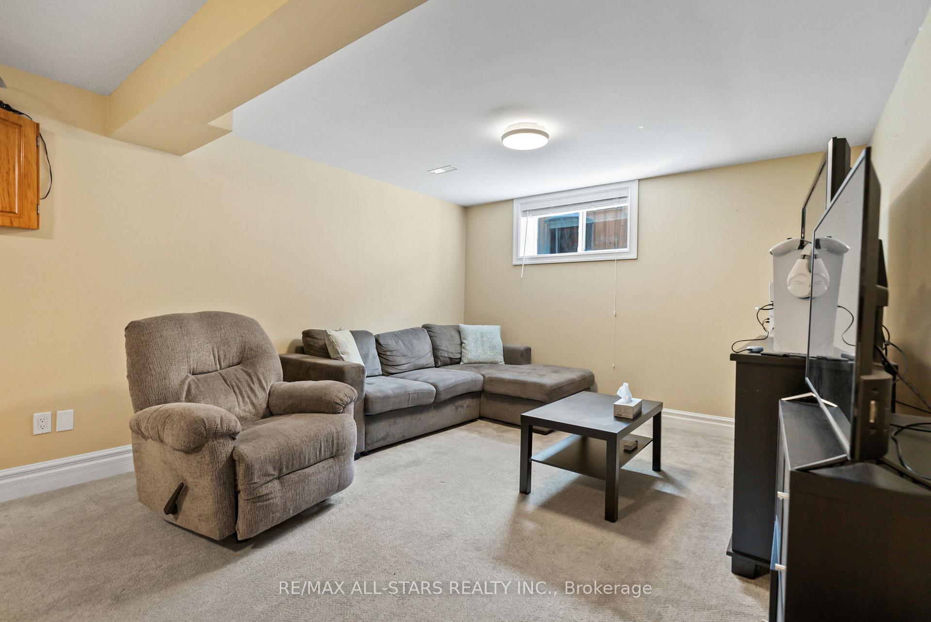 Photo 27 of 26 Munro Crescent, Uxbridge — HOMEH