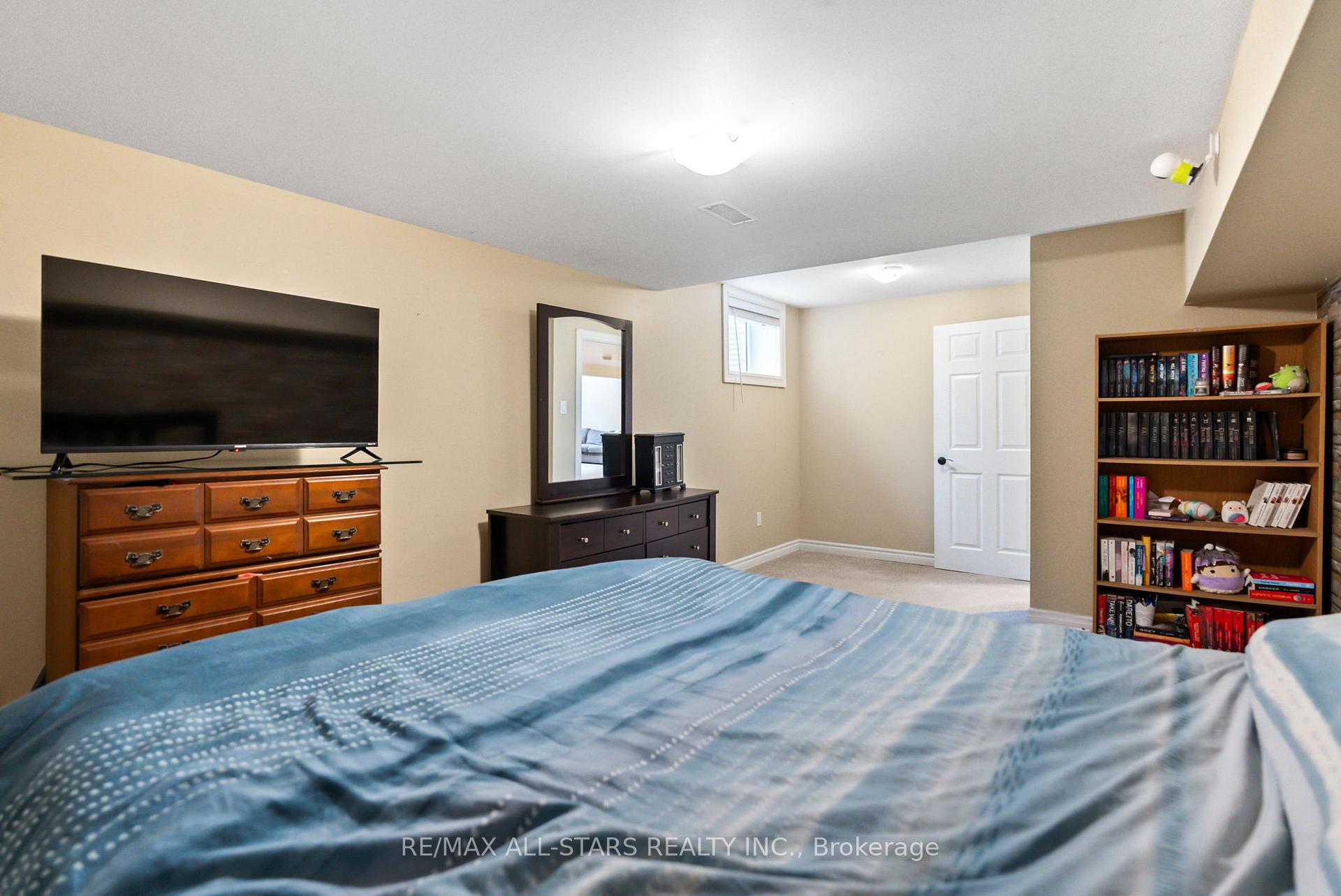 Photo 32 of 26 Munro Crescent, Uxbridge — HOMEH