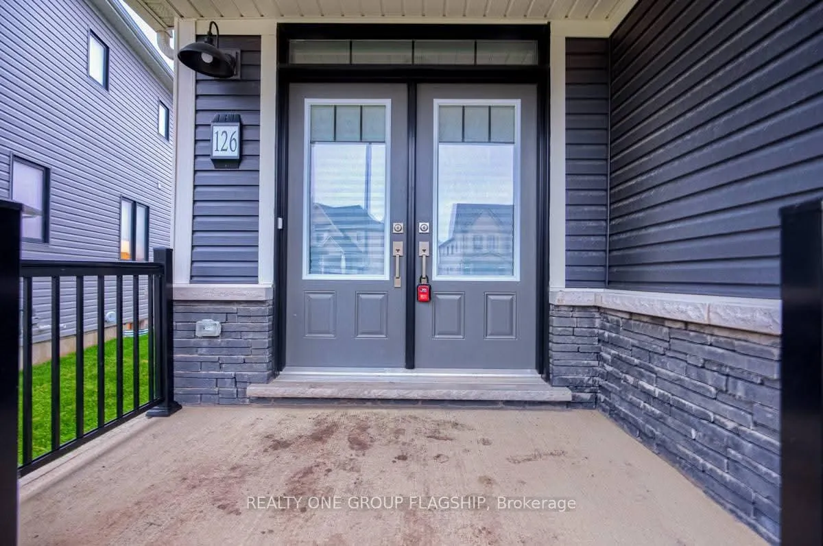 Photo 2 of 126 Port Crescent, Welland, Dain City — HOMEH