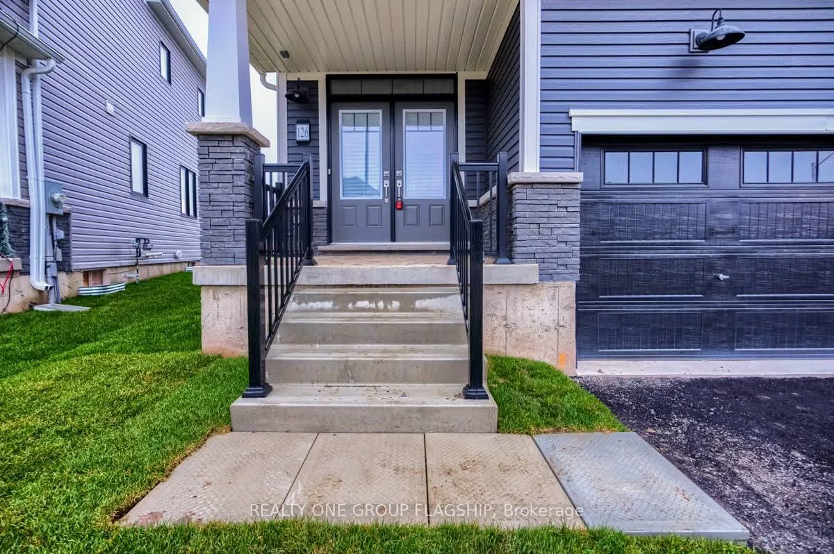 Photo 3 of 126 Port Crescent, Welland, Dain City — HOMEH