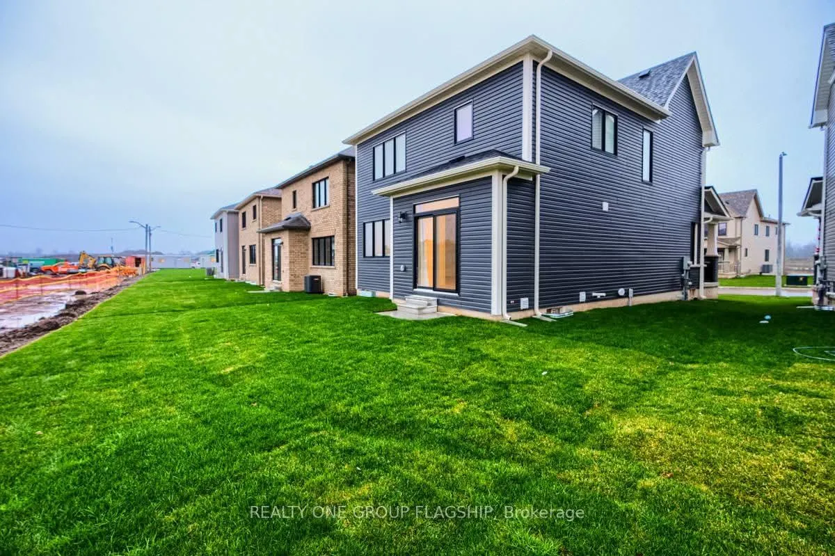 Photo 33 of 126 Port Crescent, Welland, Dain City — HOMEH