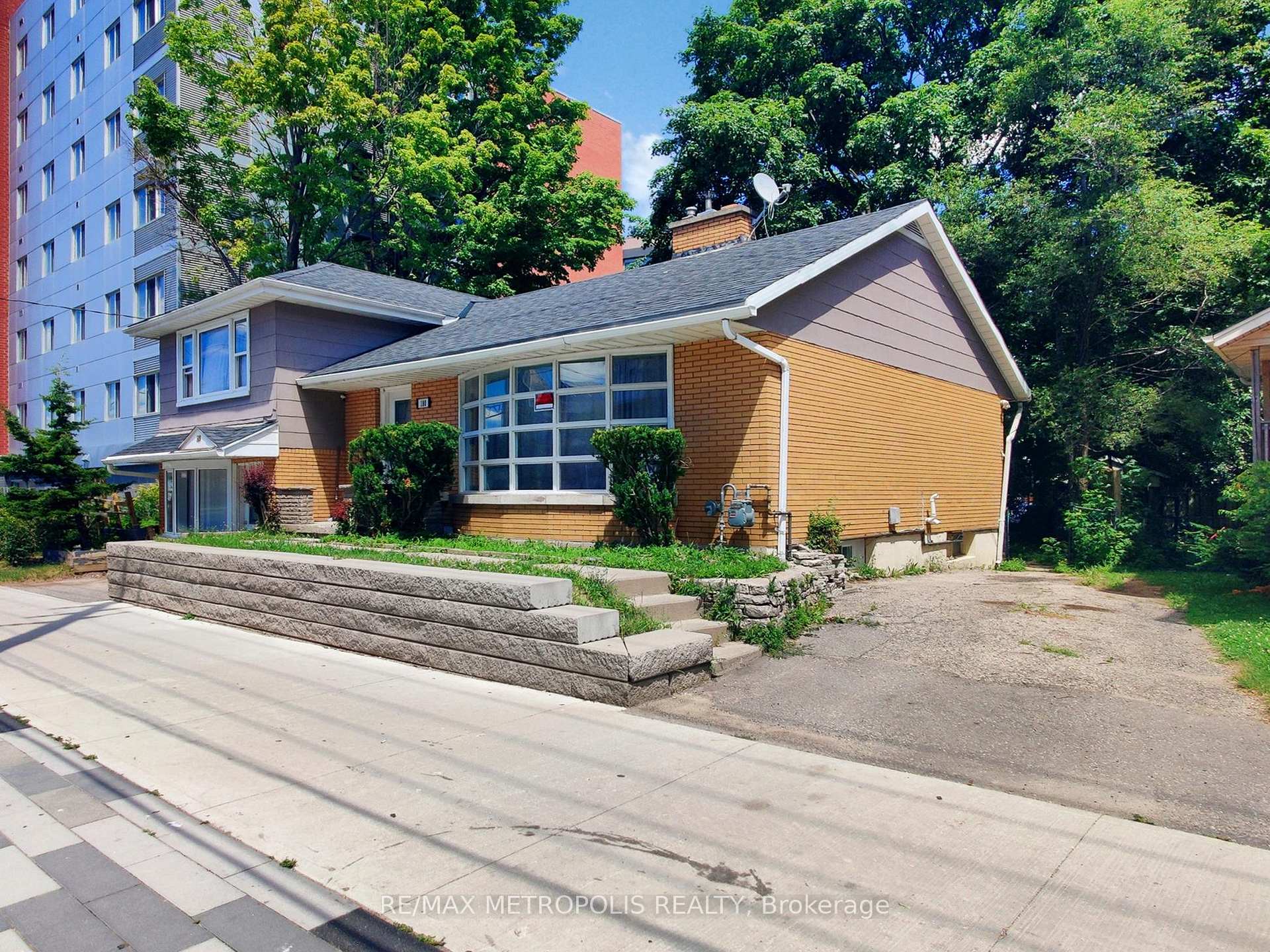 Photo 3 of 180 King Street N, Waterloo — HOMEH
