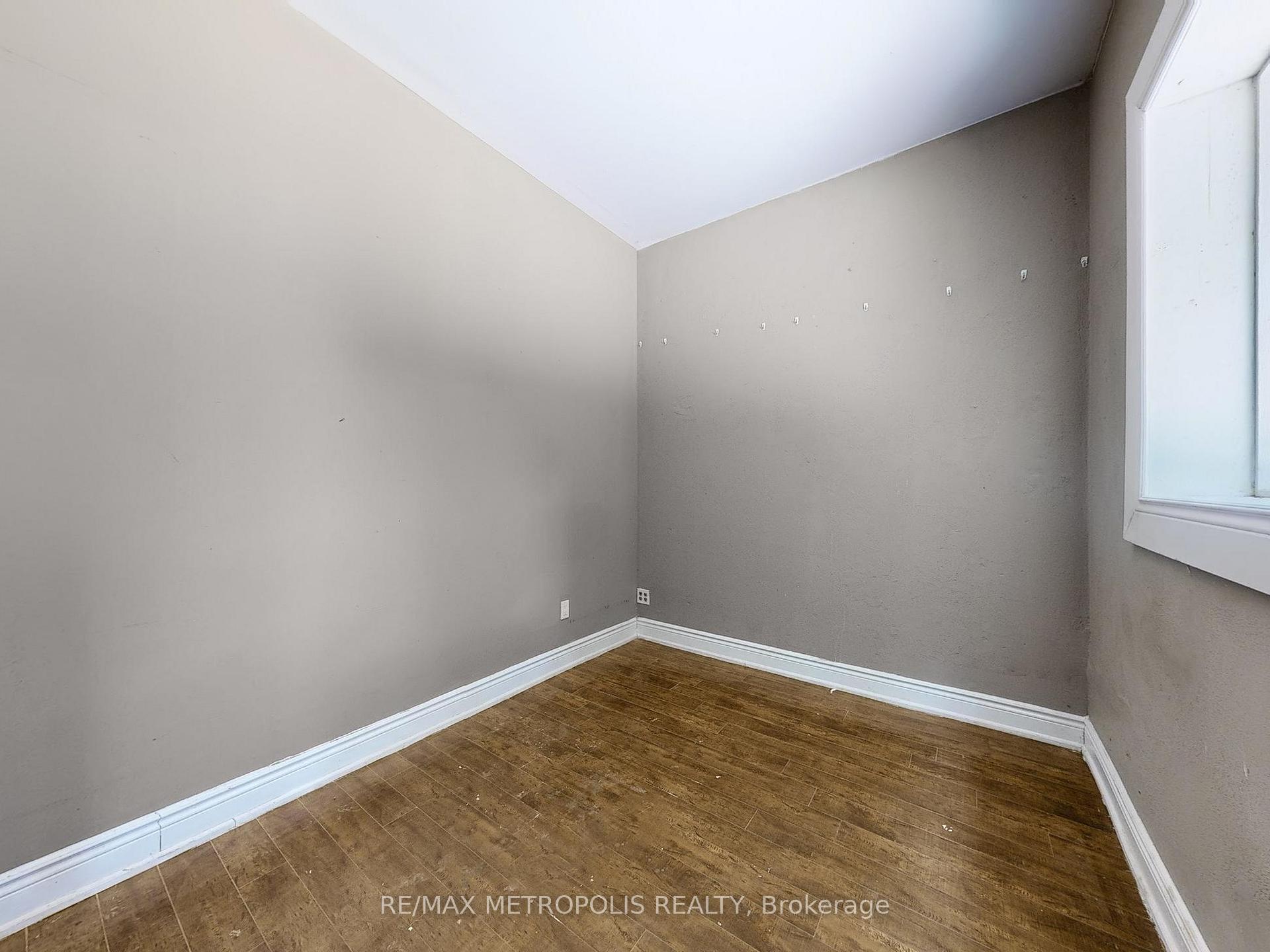 Photo 41 of 180 King Street N, Waterloo — HOMEH