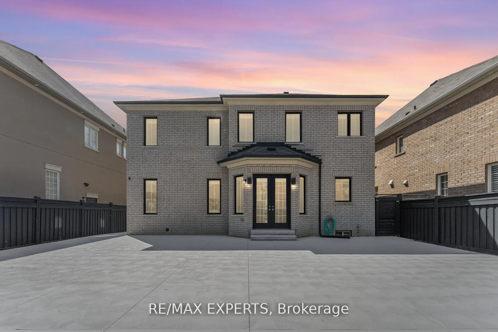 Photo 2 of 6 Dunrobin Crescent, Vaughan, Kleinburg — HOMEH
