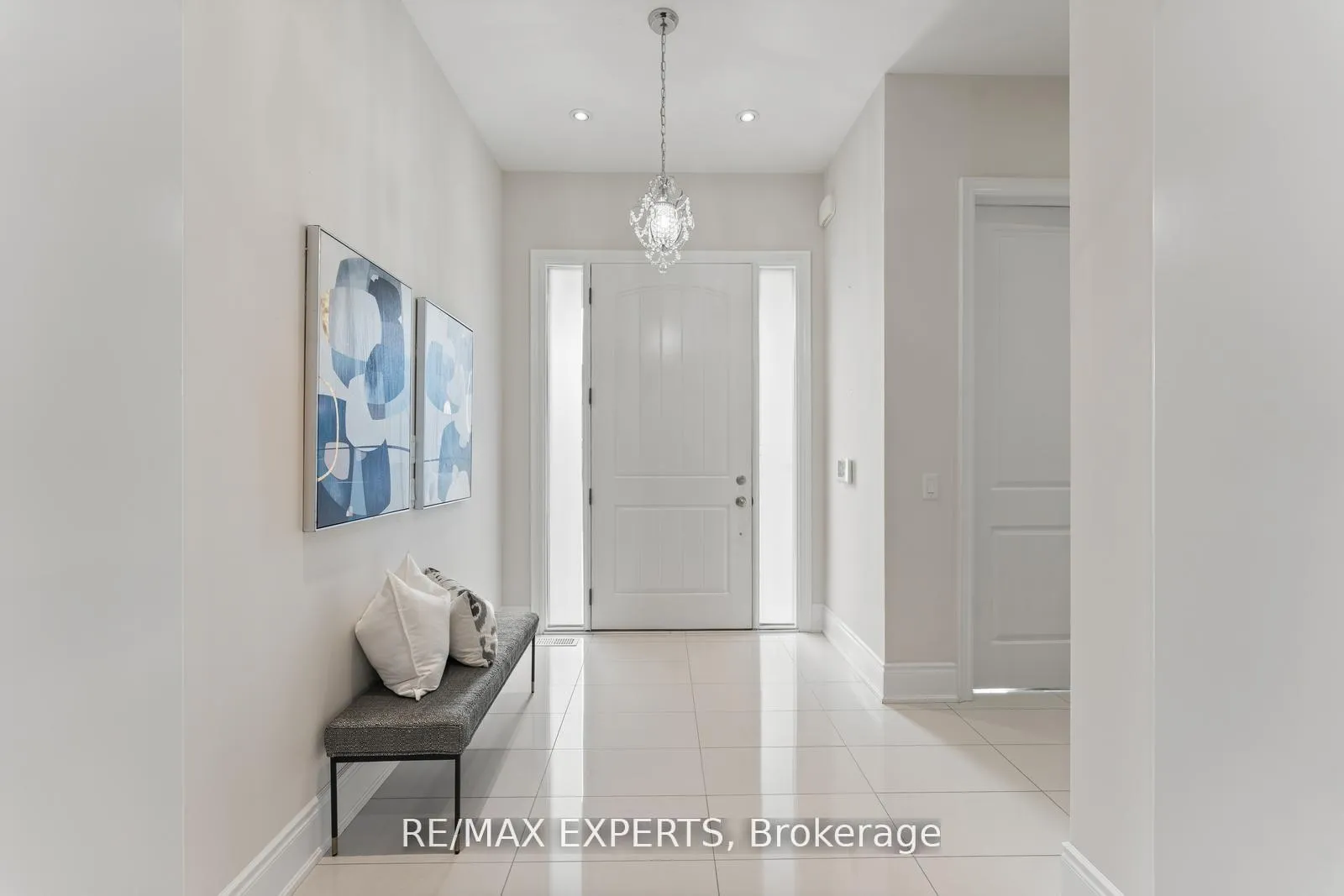 Photo 5 of 6 Dunrobin Crescent, Vaughan, Kleinburg — HOMEH