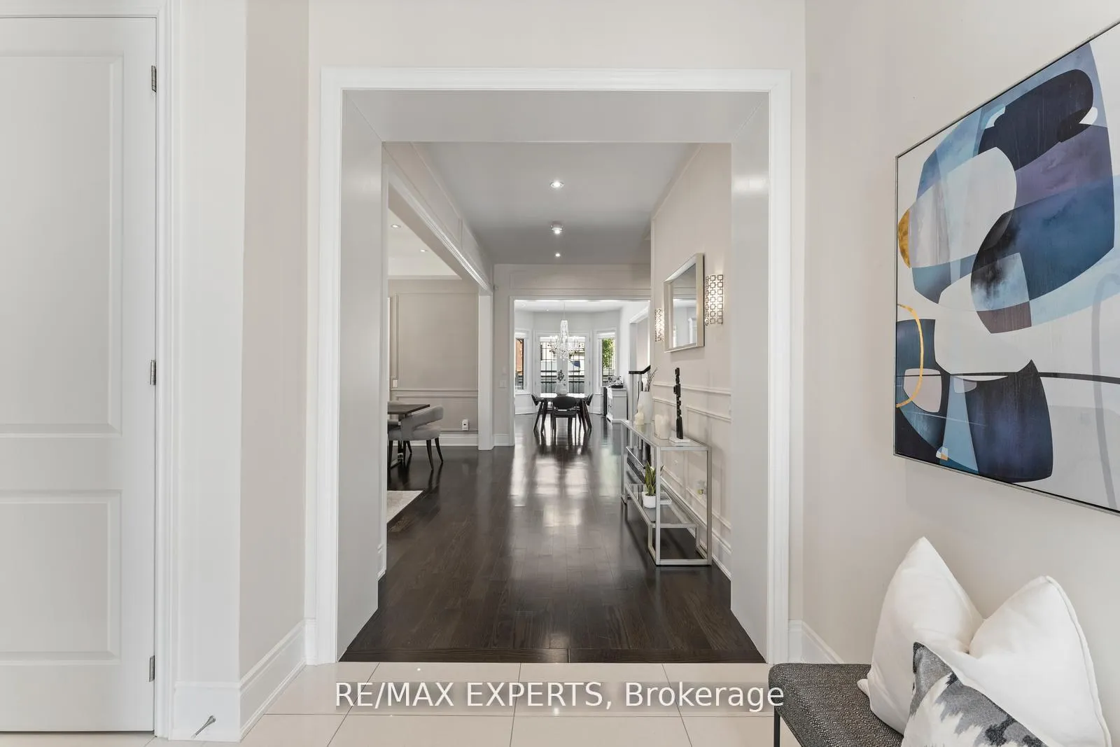 Photo 7 of 6 Dunrobin Crescent, Vaughan, Kleinburg — HOMEH