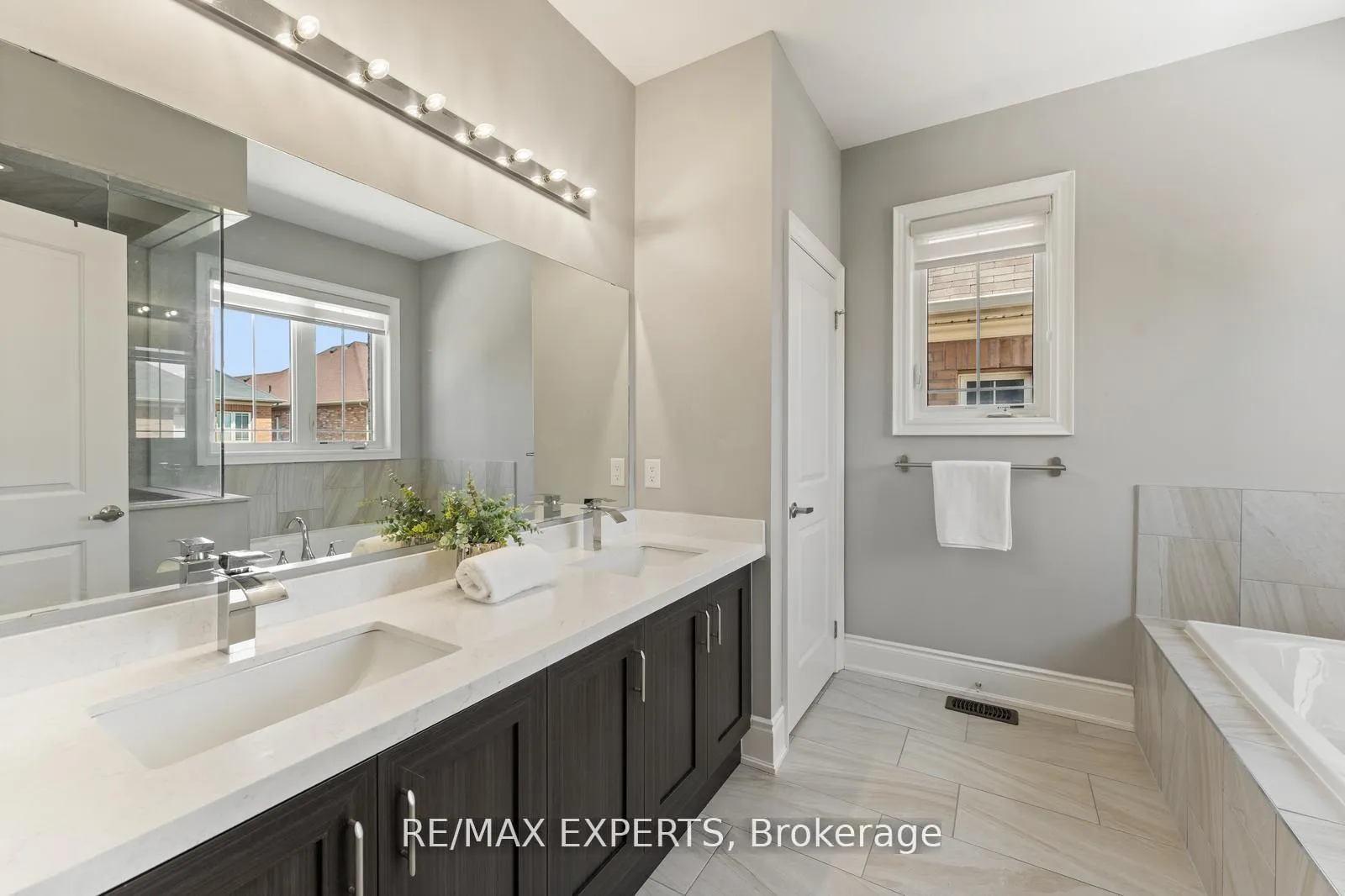 Photo 31 of 6 Dunrobin Crescent, Vaughan, Kleinburg — HOMEH