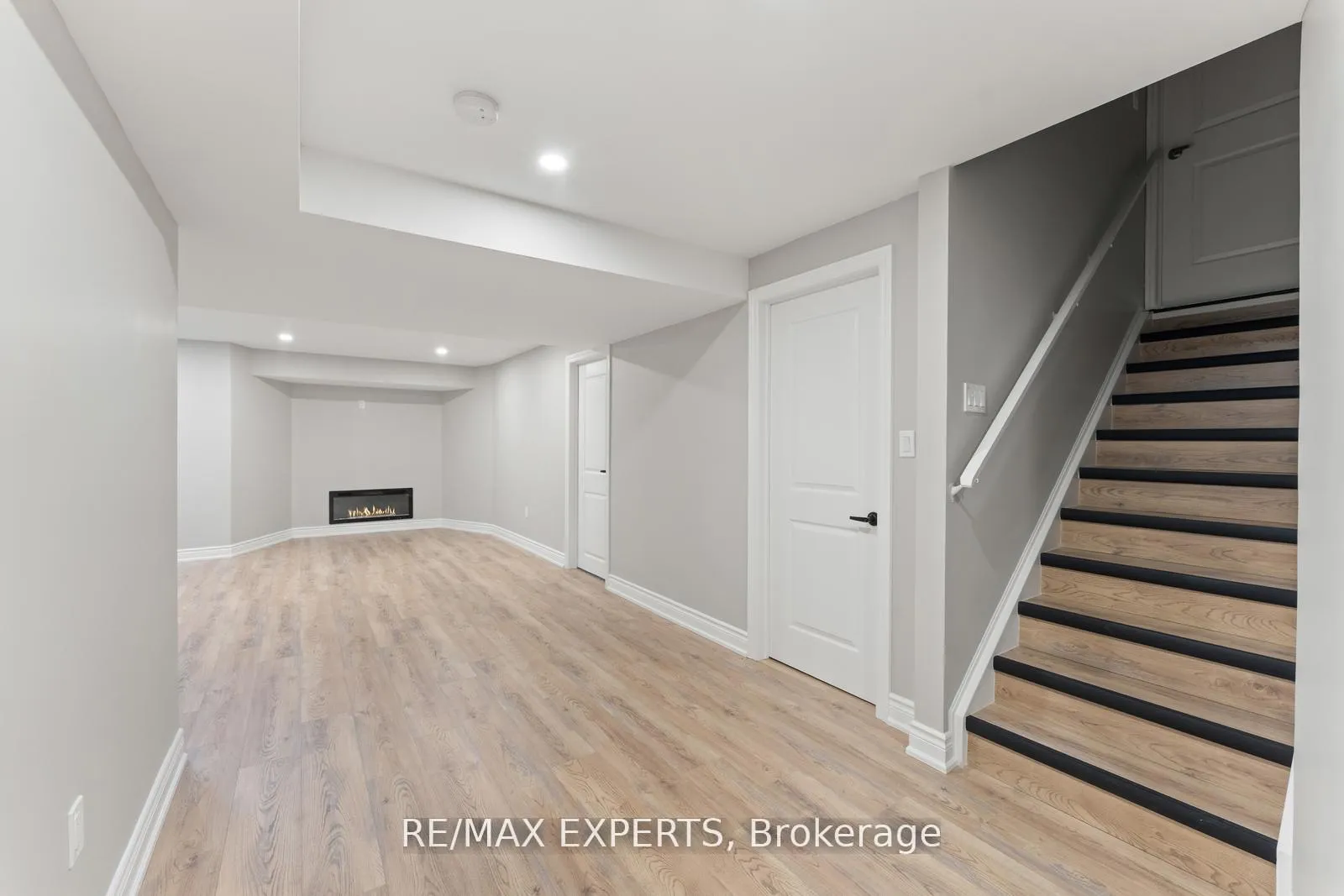 Photo 36 of 6 Dunrobin Crescent, Vaughan, Kleinburg — HOMEH