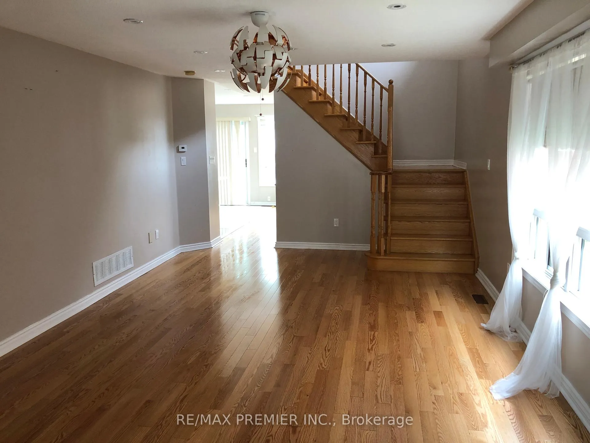Photo 4 of 26 Lucerne Drive, Vaughan, Vellore Village — HOMEH