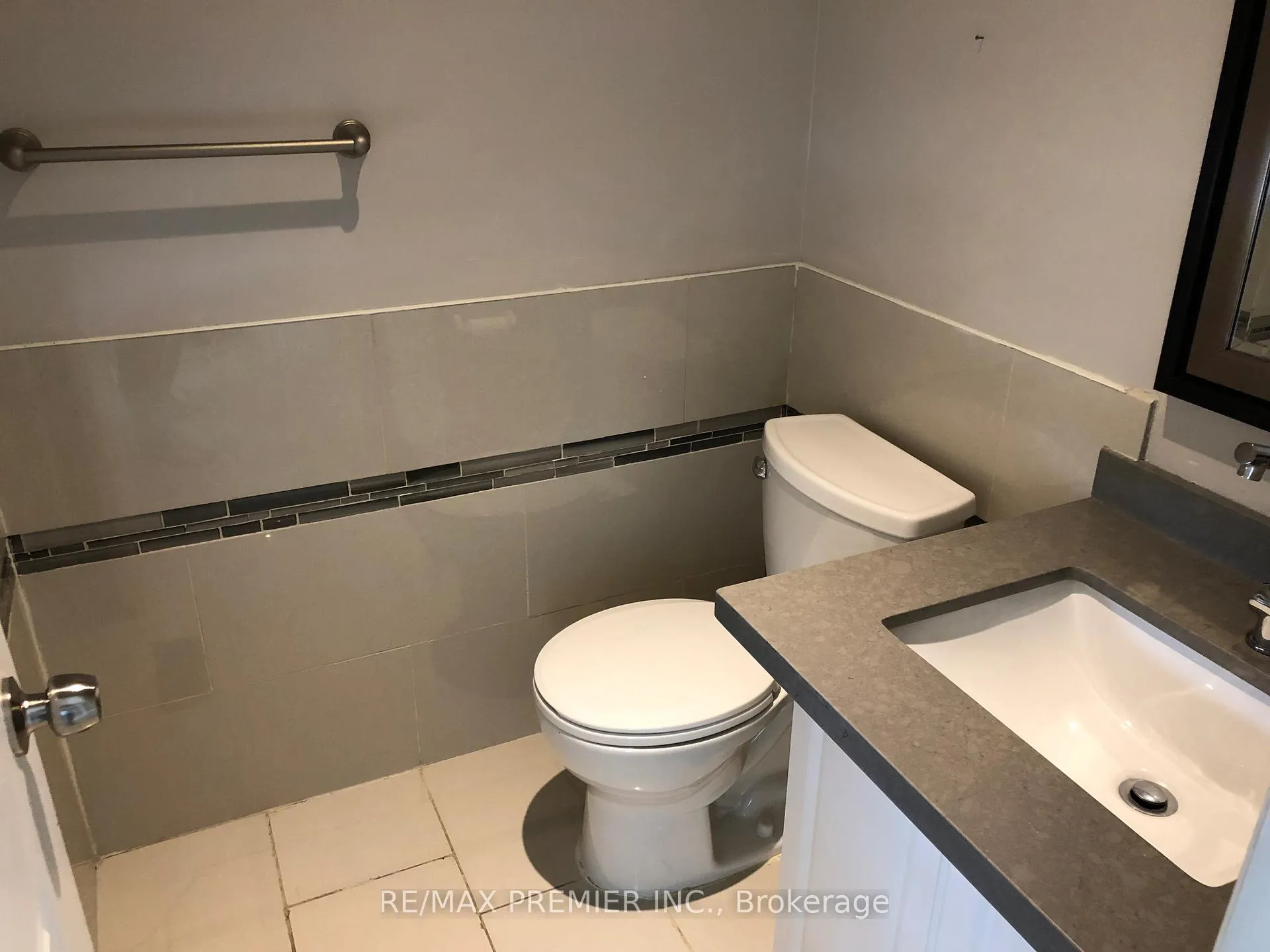 Photo 5 of 26 Lucerne Drive, Vaughan, Vellore Village — HOMEH
