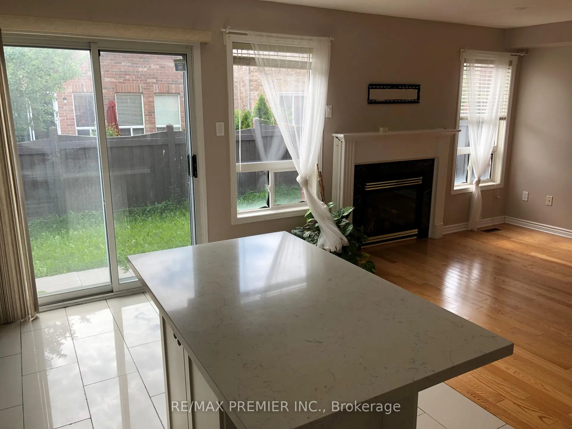 Photo 9 of 26 Lucerne Drive, Vaughan, Vellore Village — HOMEH