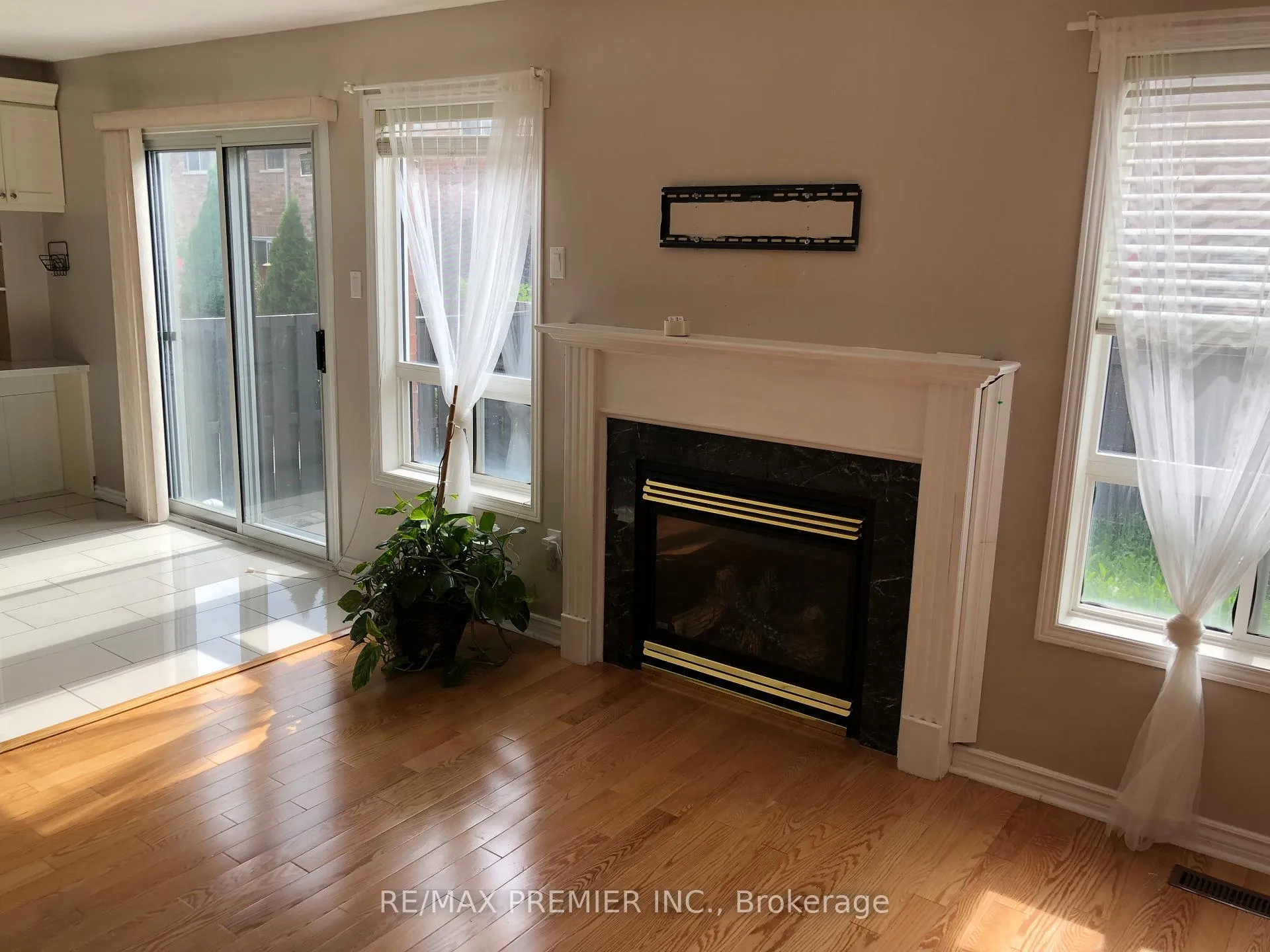 Photo 10 of 26 Lucerne Drive, Vaughan, Vellore Village — HOMEH