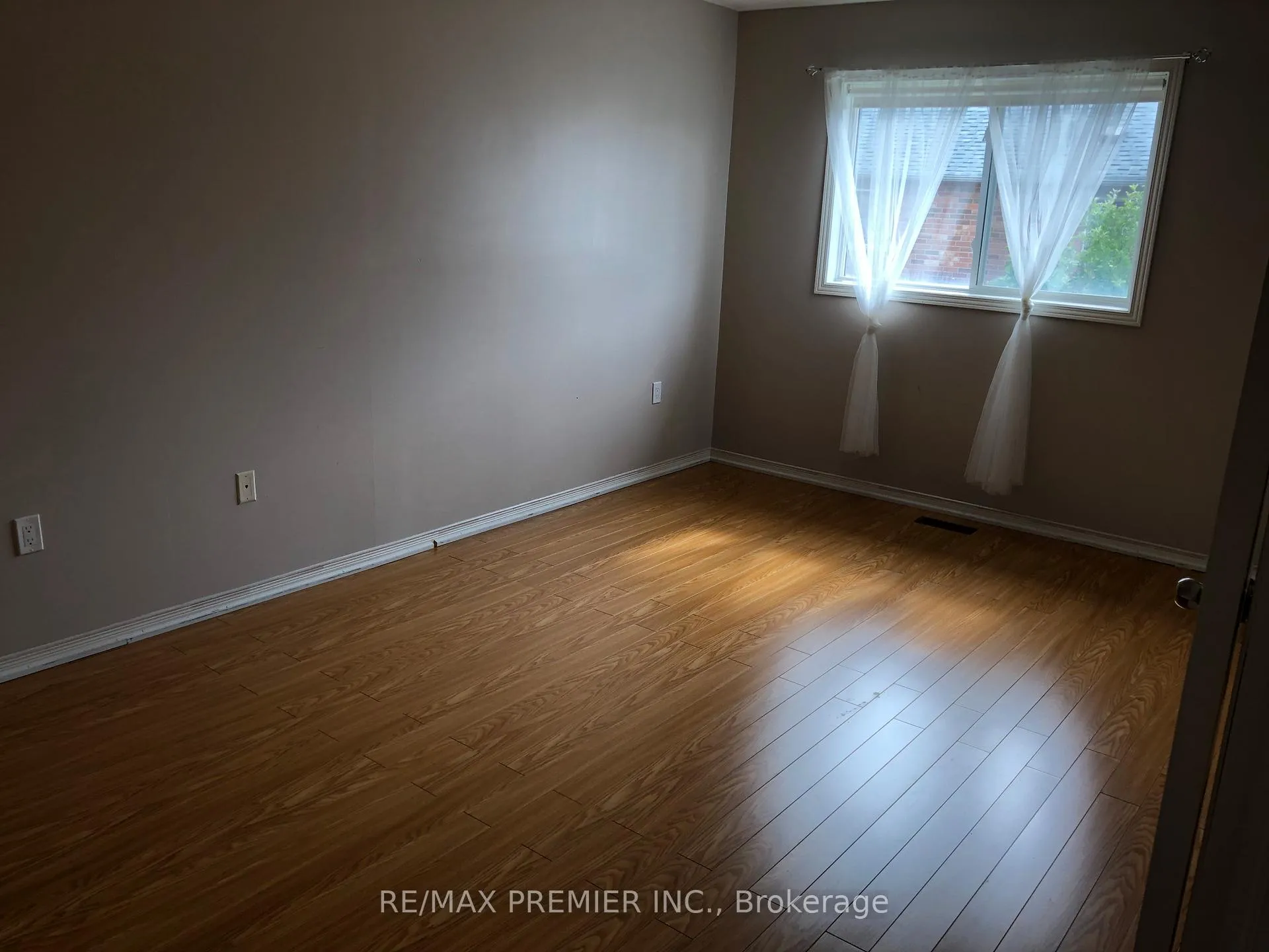 Photo 12 of 26 Lucerne Drive, Vaughan, Vellore Village — HOMEH