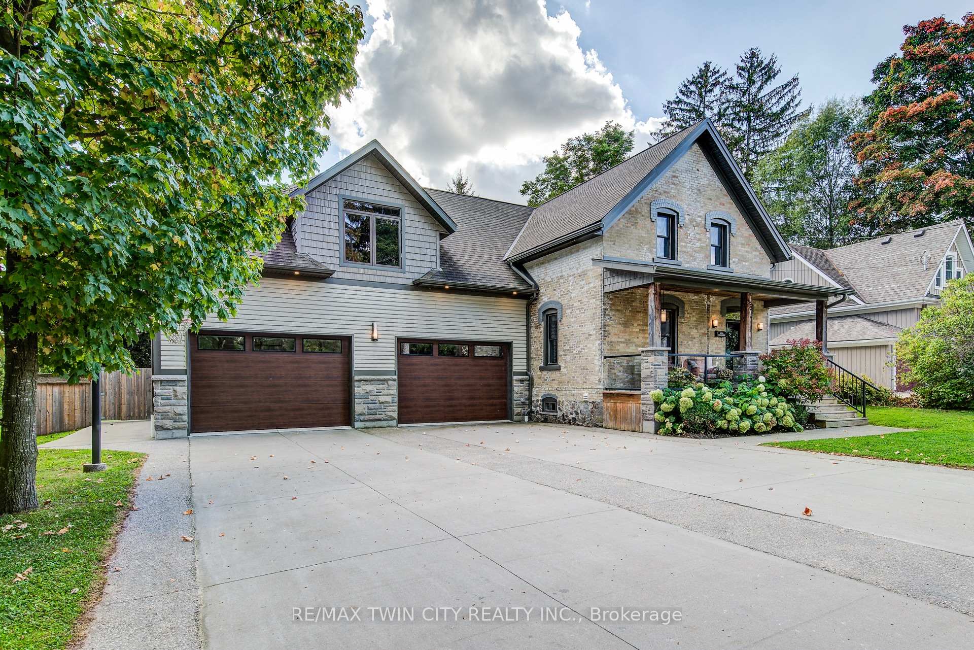 Photo 2 of 1020 Doering Street, Wellesley — HOMEH