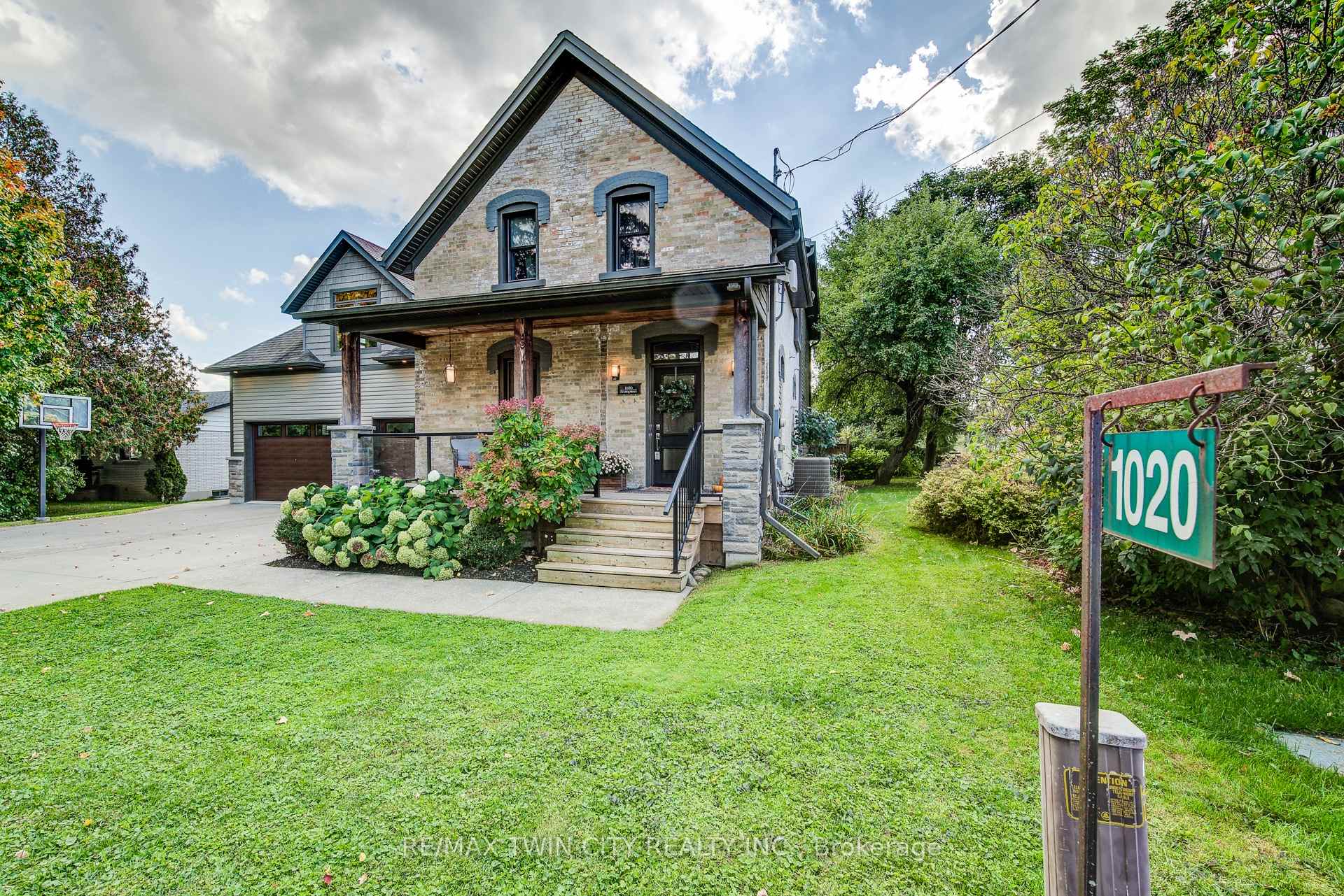 Photo 3 of 1020 Doering Street, Wellesley — HOMEH