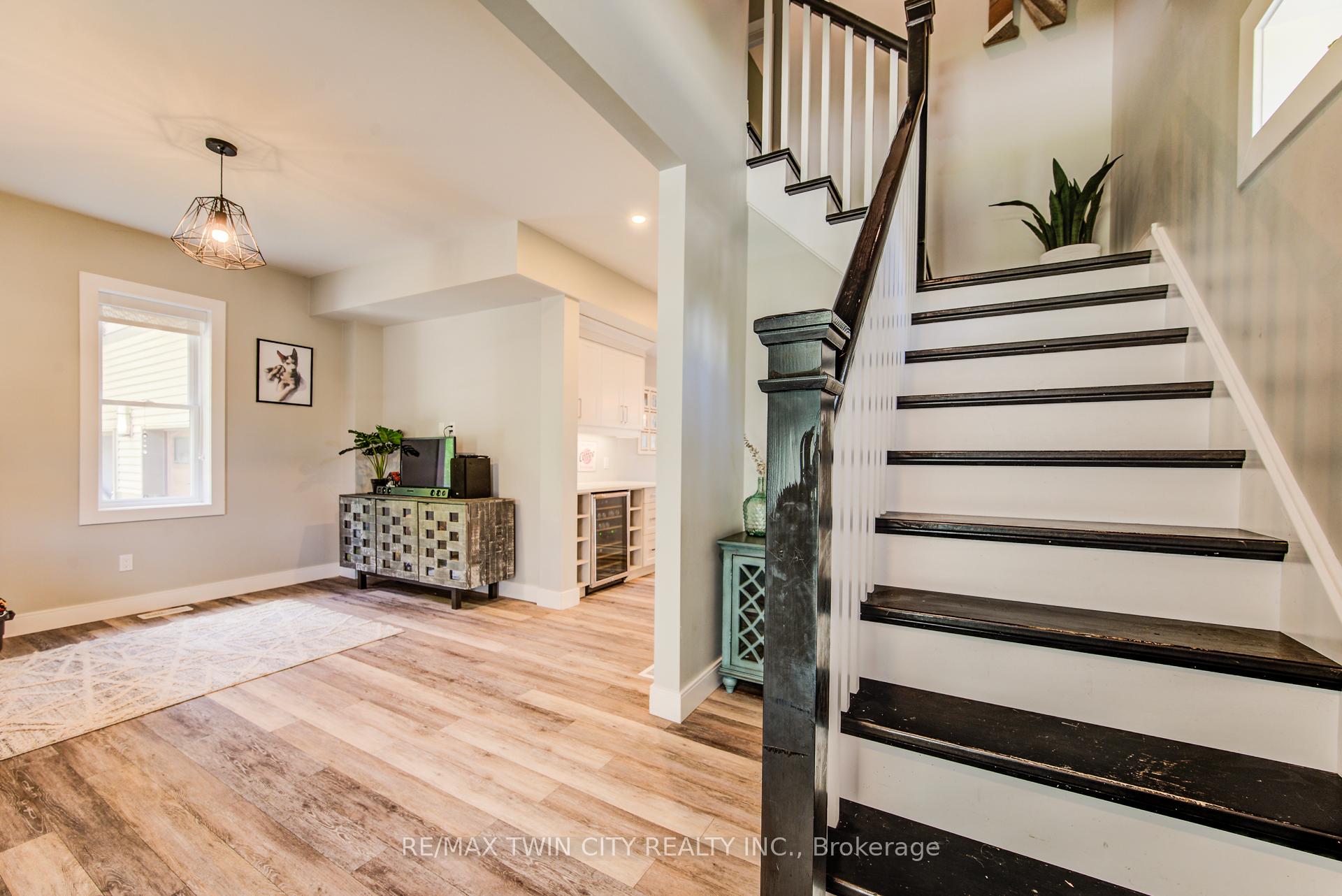 Photo 6 of 1020 Doering Street, Wellesley — HOMEH