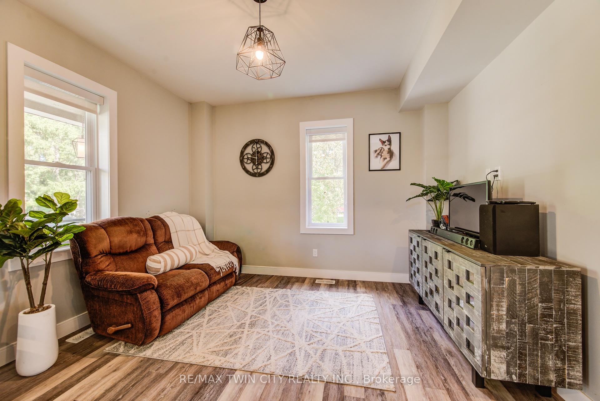 Photo 7 of 1020 Doering Street, Wellesley — HOMEH