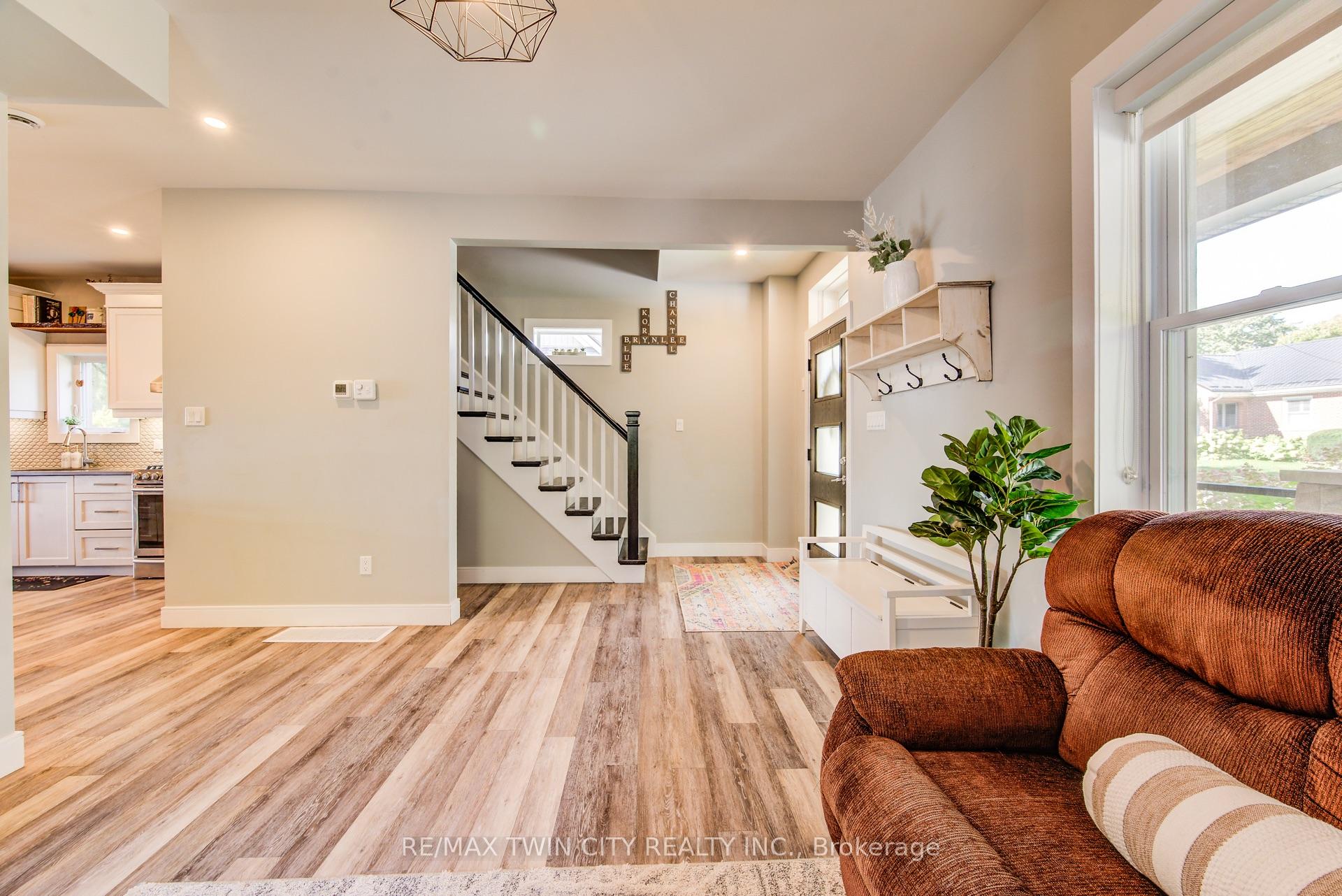Photo 8 of 1020 Doering Street, Wellesley — HOMEH