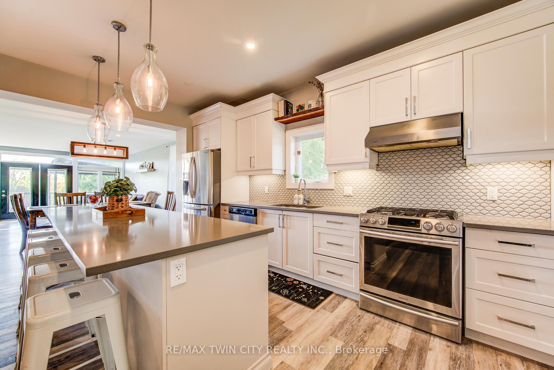 Photo 10 of 1020 Doering Street, Wellesley — HOMEH
