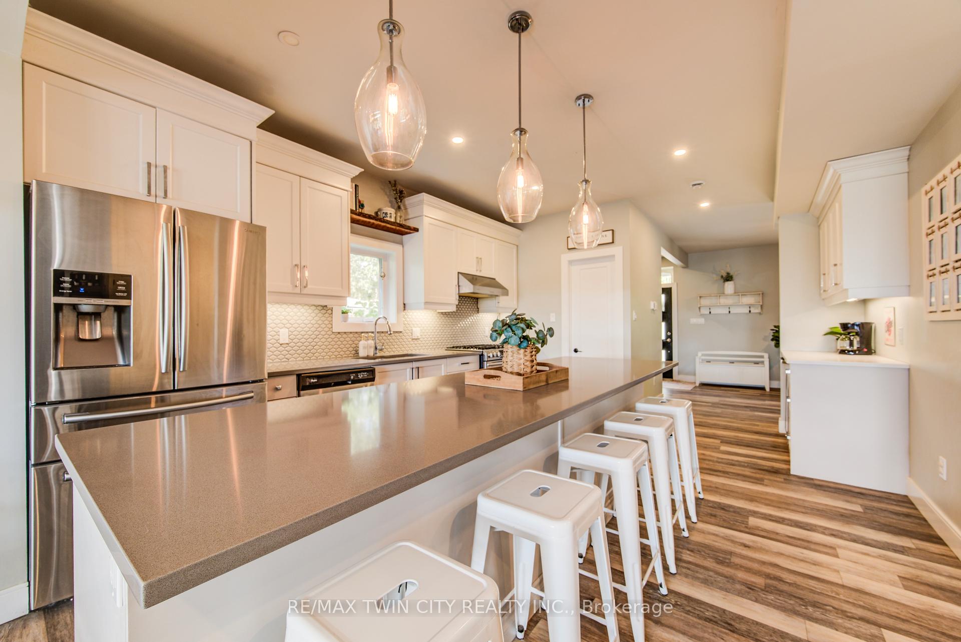 Photo 11 of 1020 Doering Street, Wellesley — HOMEH