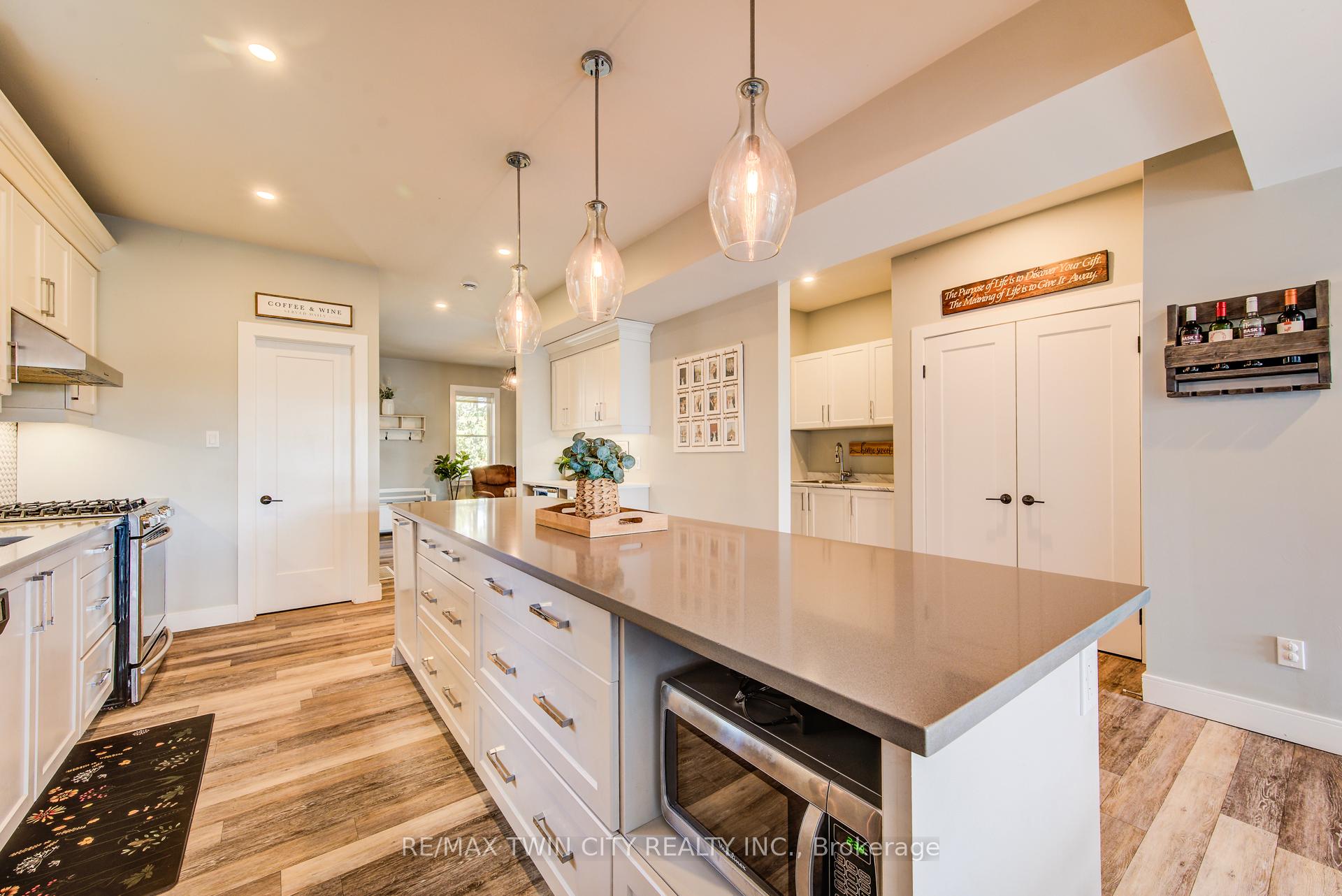 Photo 12 of 1020 Doering Street, Wellesley — HOMEH