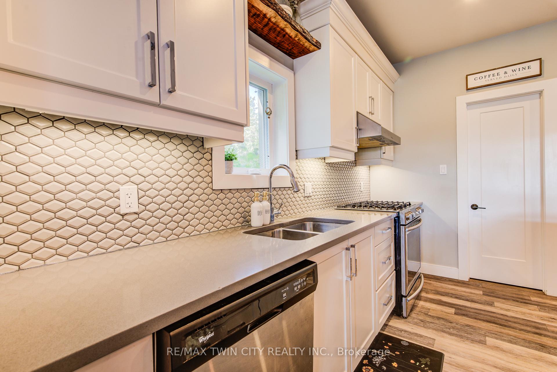 Photo 13 of 1020 Doering Street, Wellesley — HOMEH
