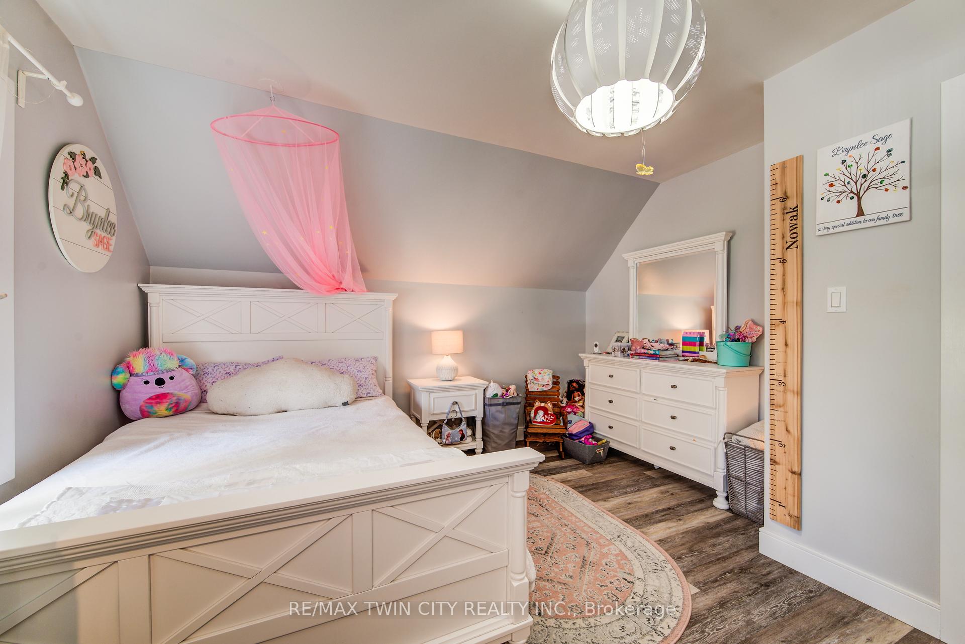 Photo 23 of 1020 Doering Street, Wellesley — HOMEH