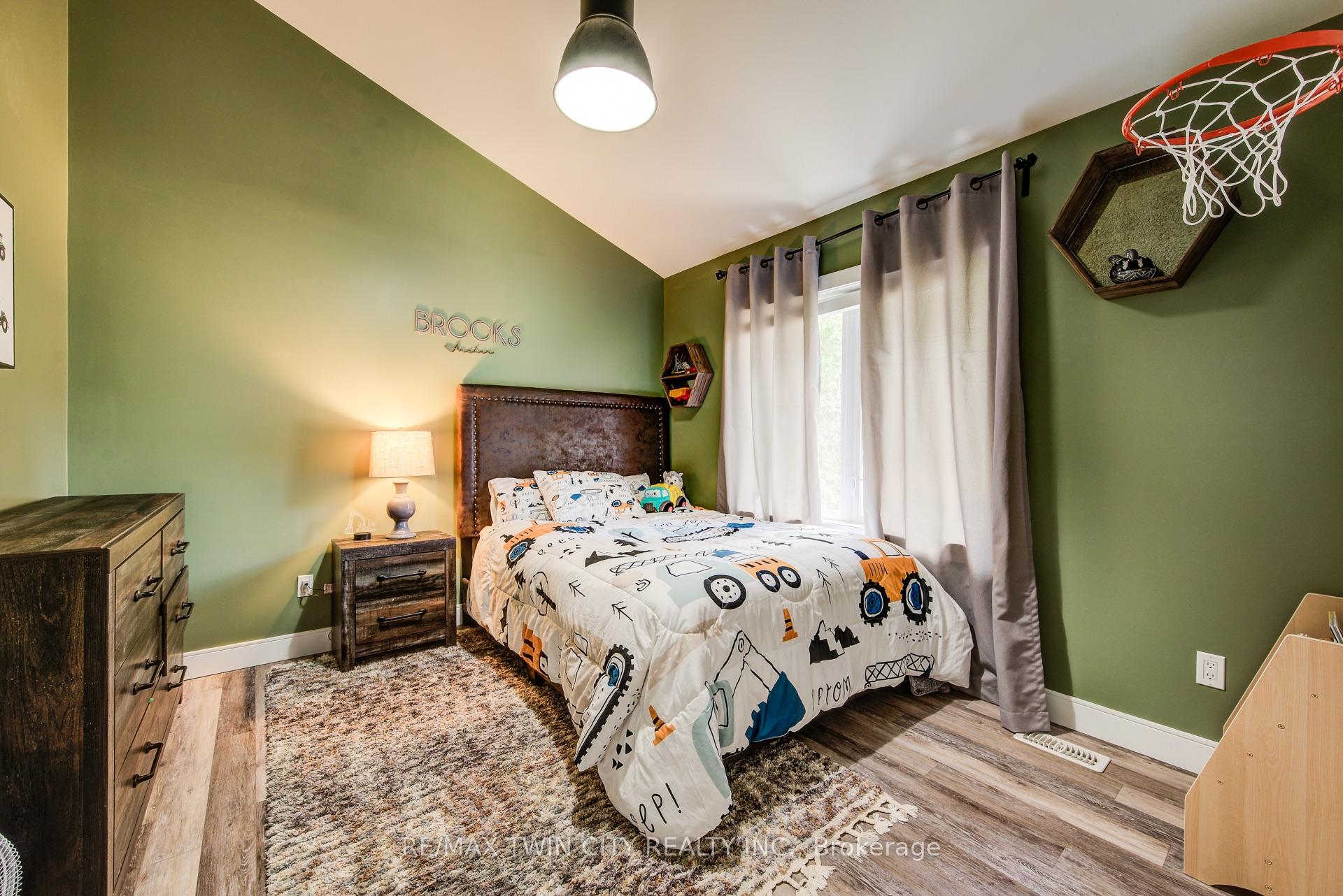 Photo 25 of 1020 Doering Street, Wellesley — HOMEH