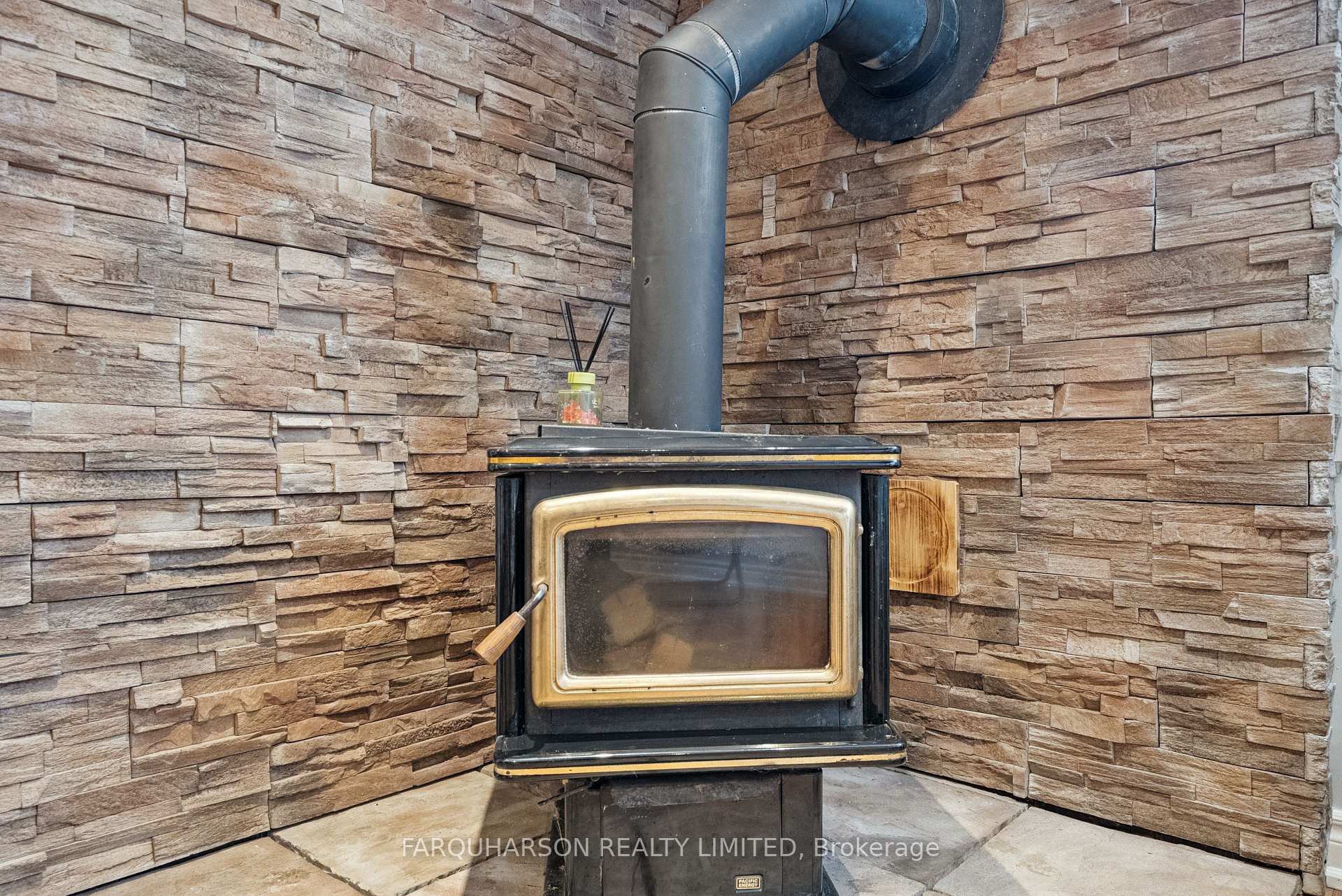 Photo 10 of 729 Reid Road, Uxbridge, Rural Uxbridge — HOMEH