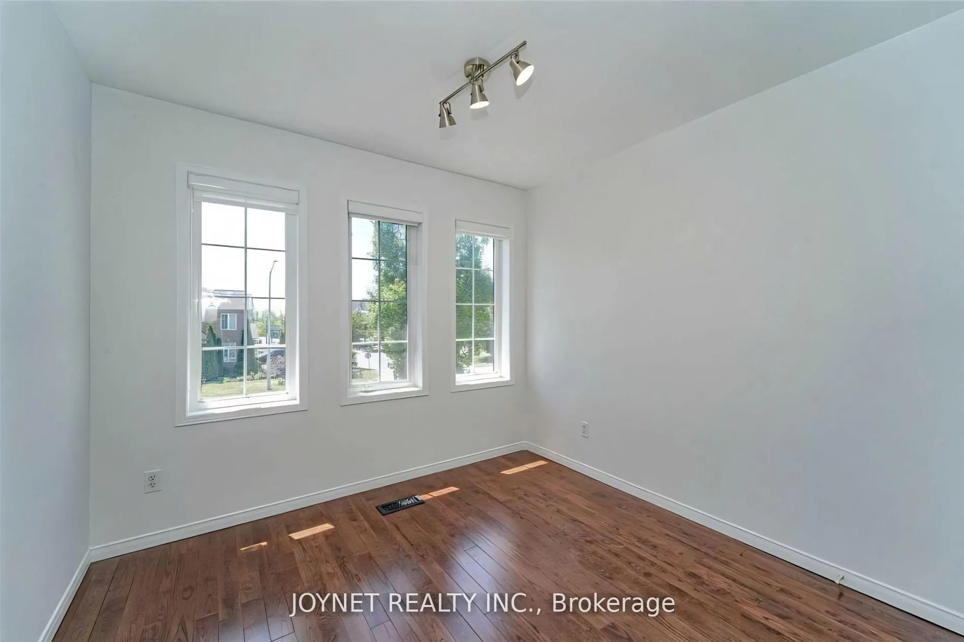 Photo 17 of 210 Maple Sugar Lane, Vaughan, Patterson — HOMEH