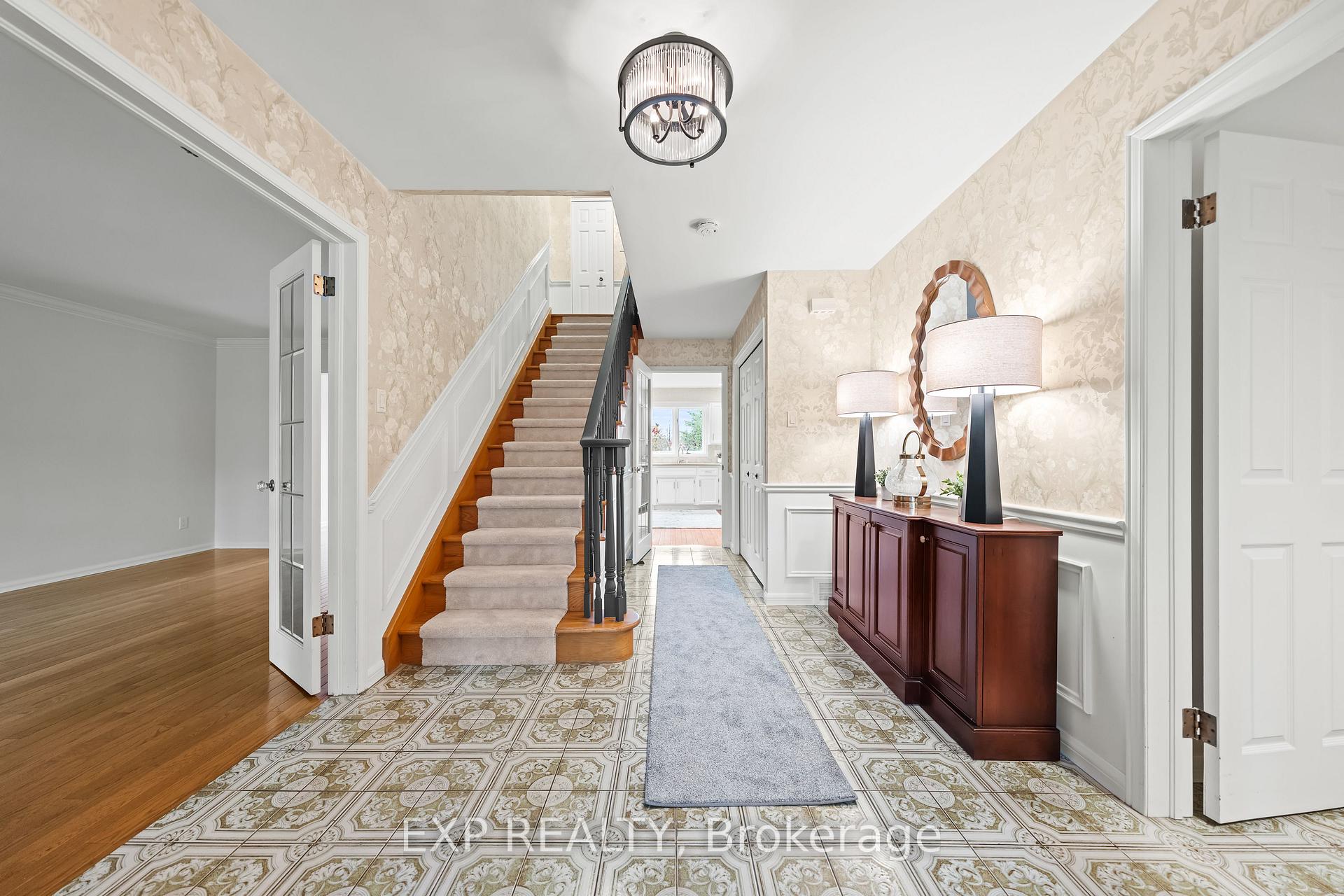 Photo 7 of 362 Pommel Gate Crescent, Waterloo — HOMEH