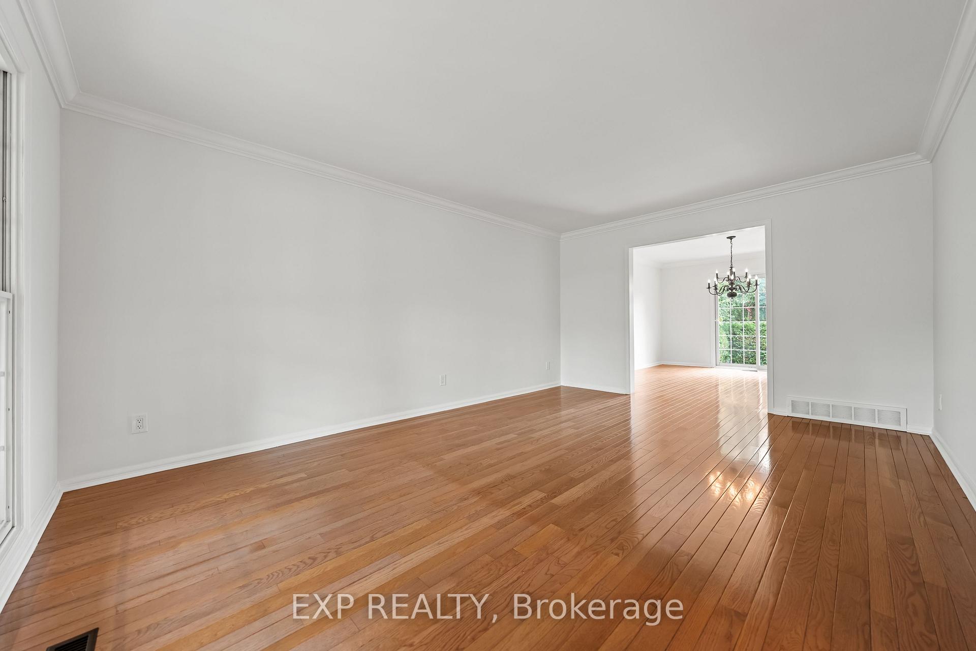 Photo 20 of 362 Pommel Gate Crescent, Waterloo — HOMEH