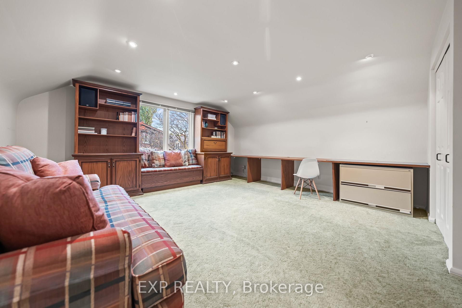 Photo 30 of 362 Pommel Gate Crescent, Waterloo — HOMEH