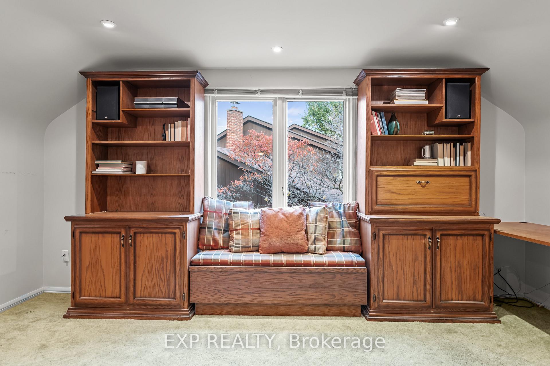 Photo 31 of 362 Pommel Gate Crescent, Waterloo — HOMEH