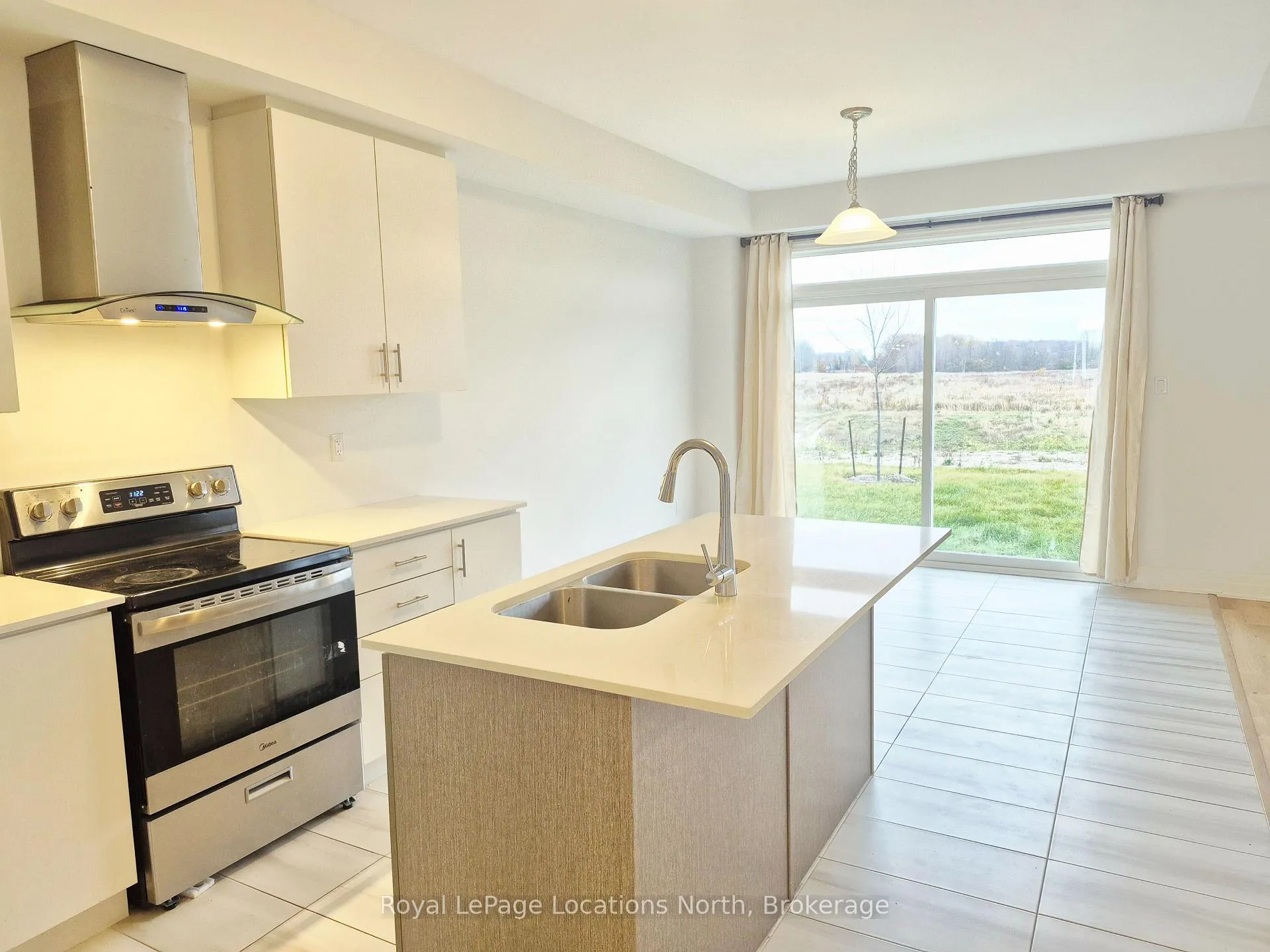 Photo 10 of 158 Union Boulevard, Wasaga Beach — HOMEH