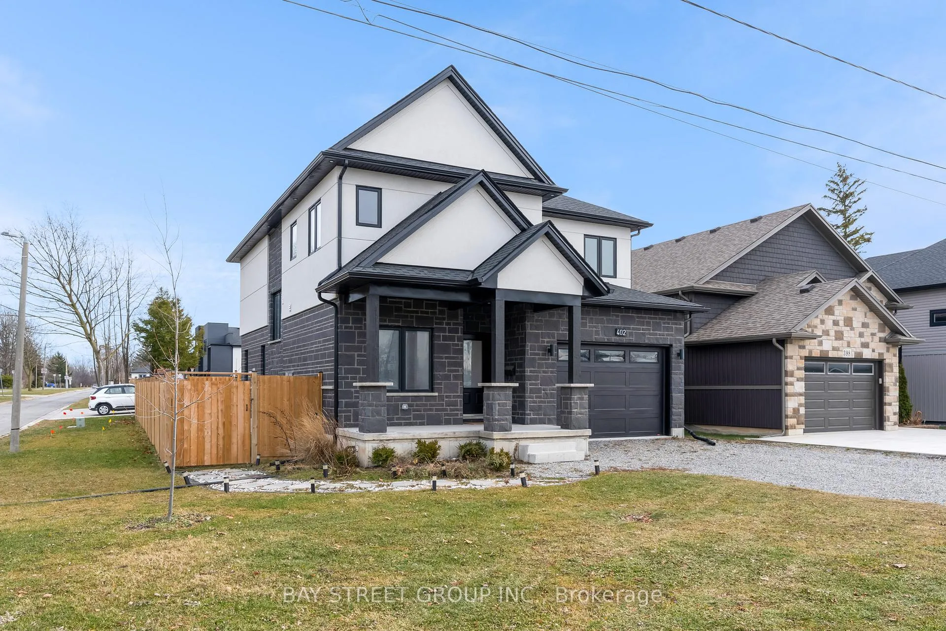 Photo 2 of 402 Aqueduct Street, Welland, N. Welland — HOMEH