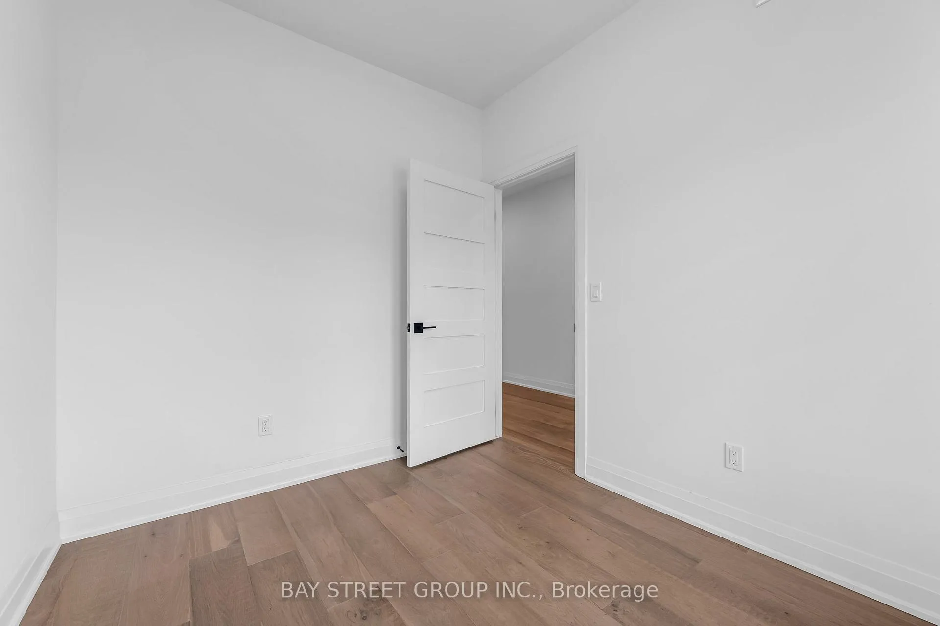 Photo 9 of 402 Aqueduct Street, Welland, N. Welland — HOMEH