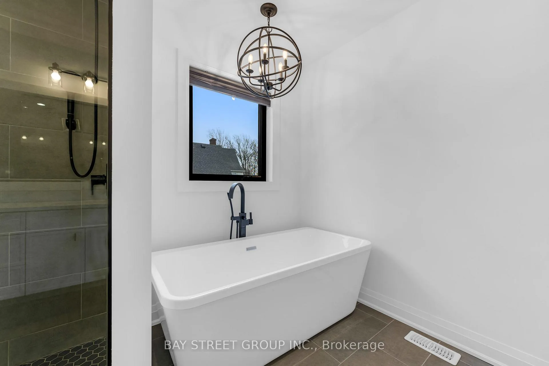 Photo 29 of 402 Aqueduct Street, Welland, N. Welland — HOMEH