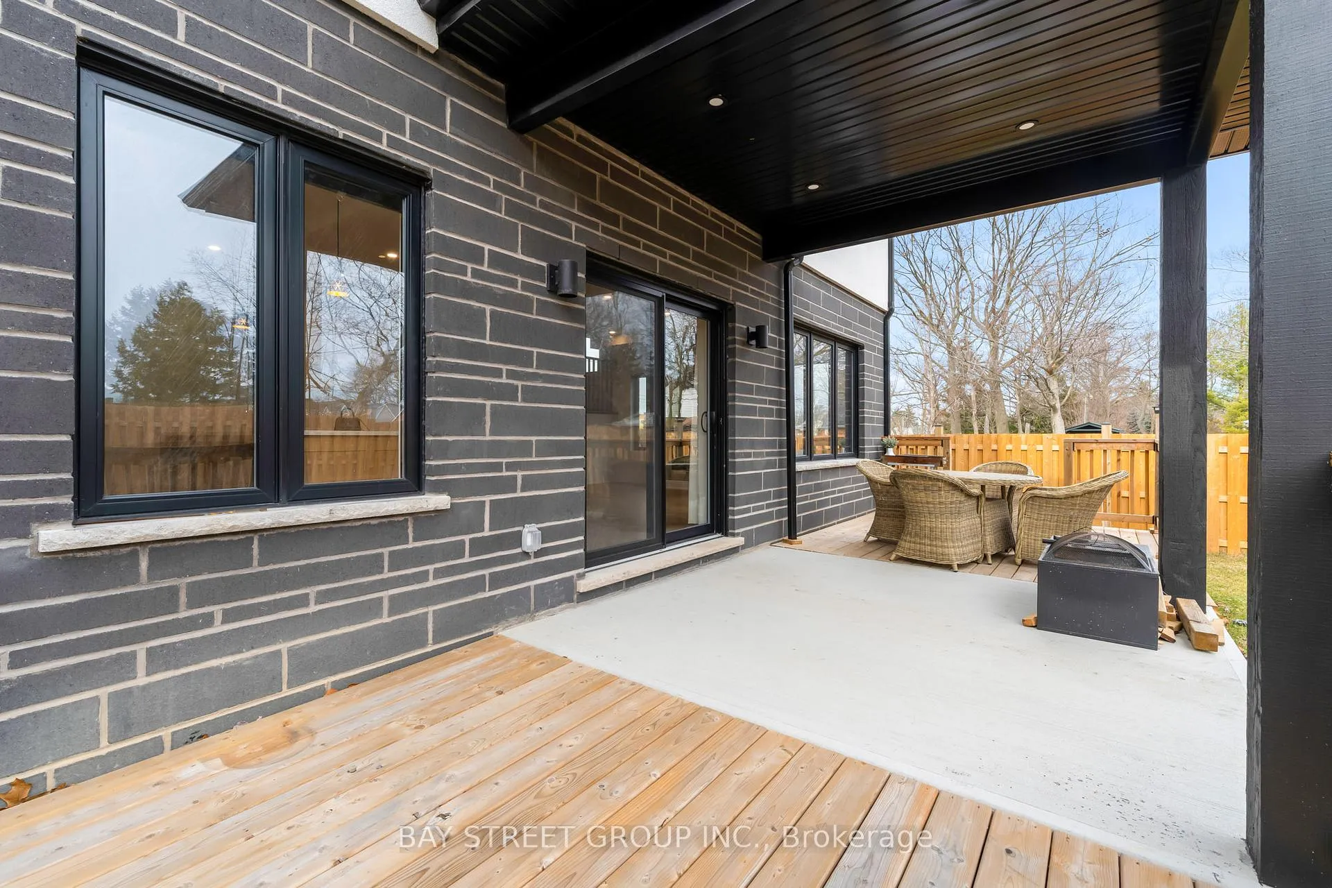 Photo 45 of 402 Aqueduct Street, Welland, N. Welland — HOMEH