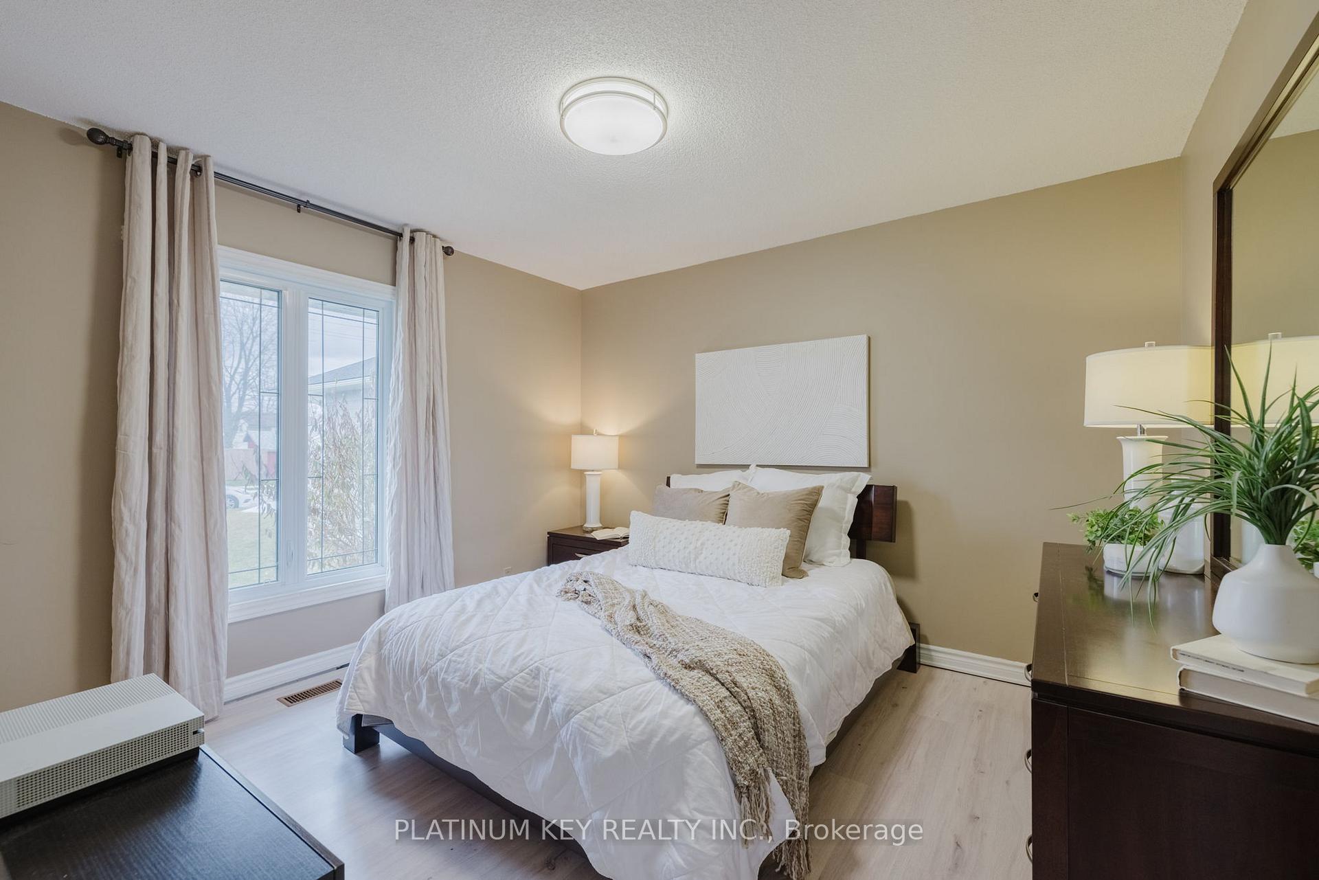 Photo 17 of 405 Victoria Street, Warwick, Watford — HOMEH