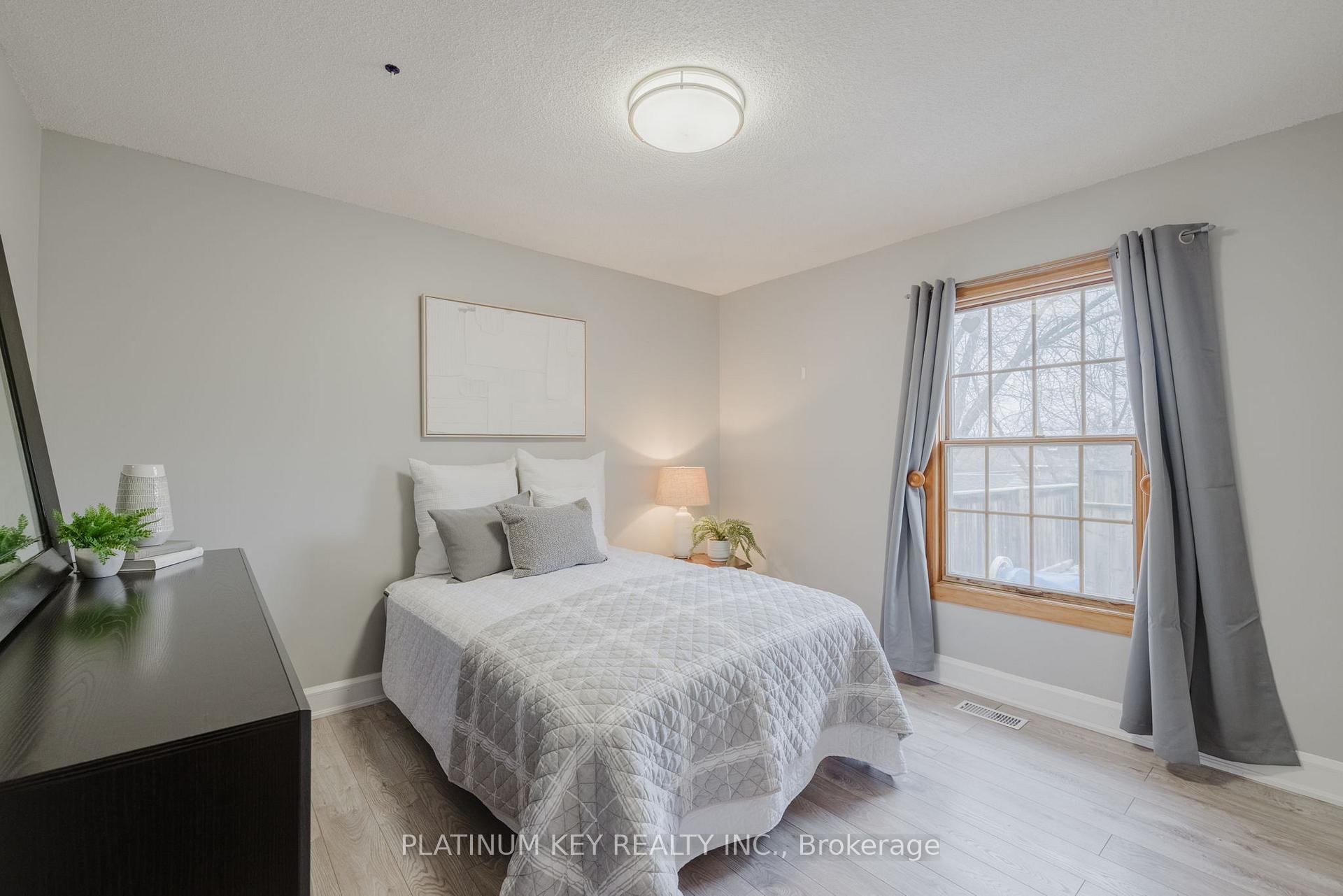 Photo 19 of 405 Victoria Street, Warwick, Watford — HOMEH