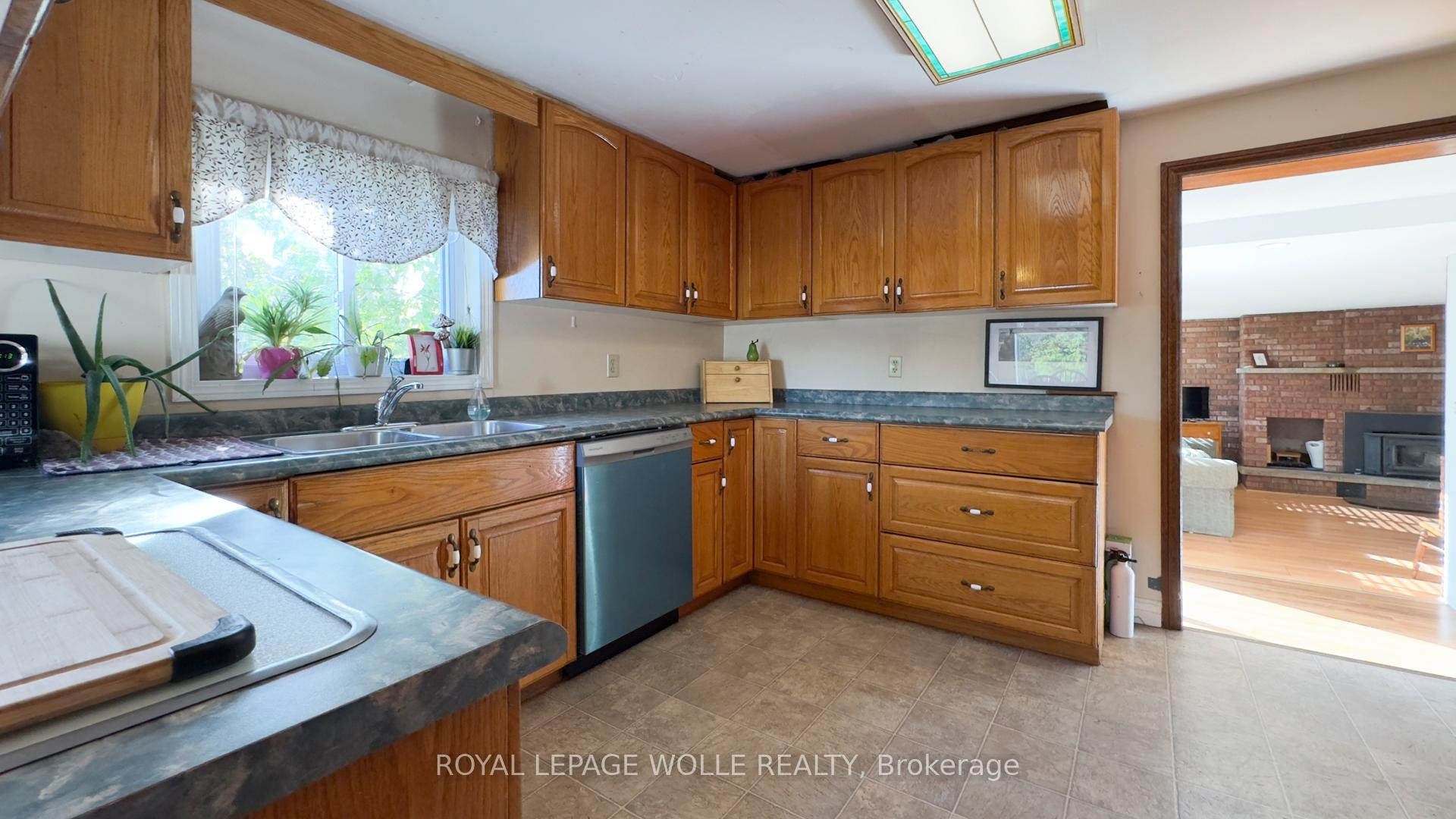Photo 10 of 2636 Hutchison Road, Wellesley — HOMEH