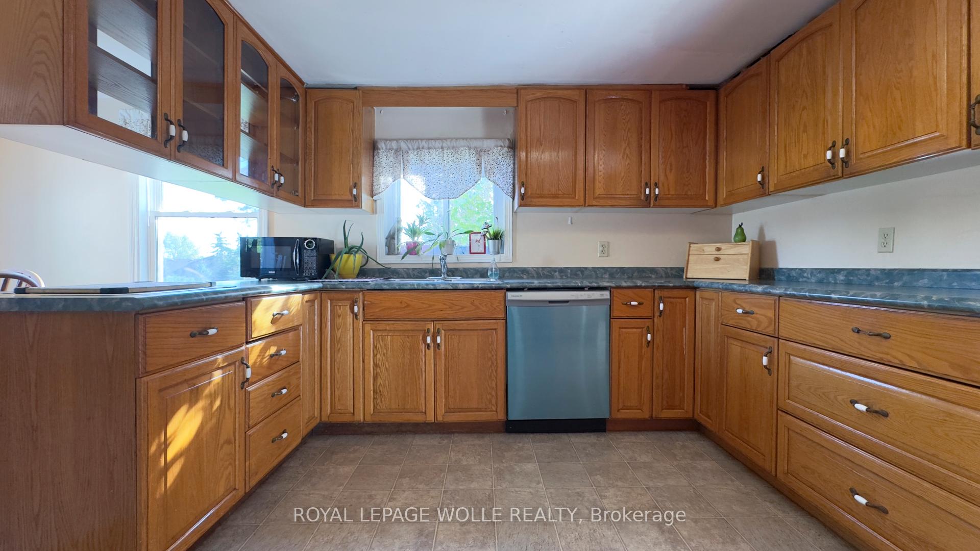 Photo 11 of 2636 Hutchison Road, Wellesley — HOMEH