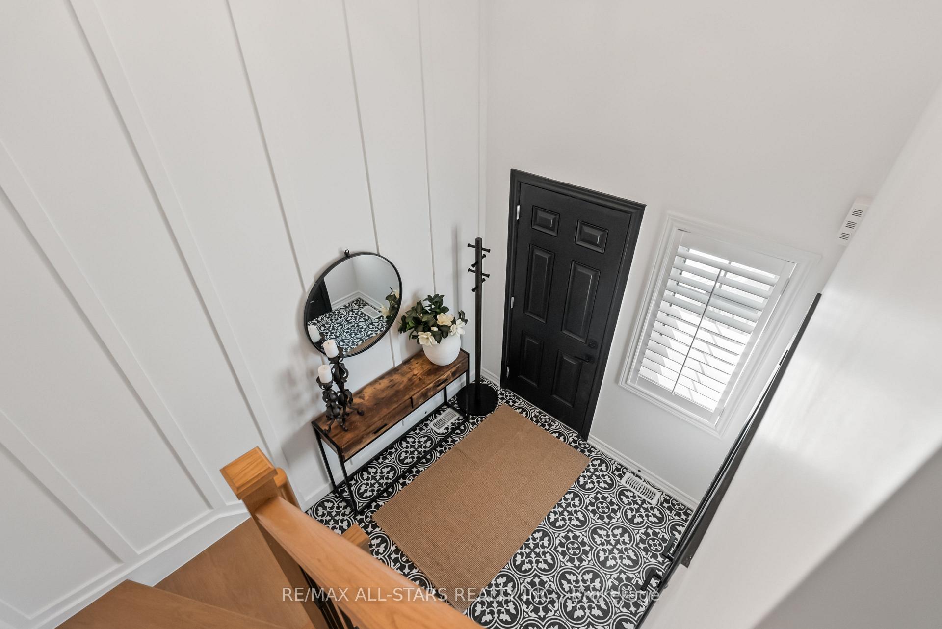 Photo 4 of 17 Gord Matthews Way, Uxbridge — HOMEH