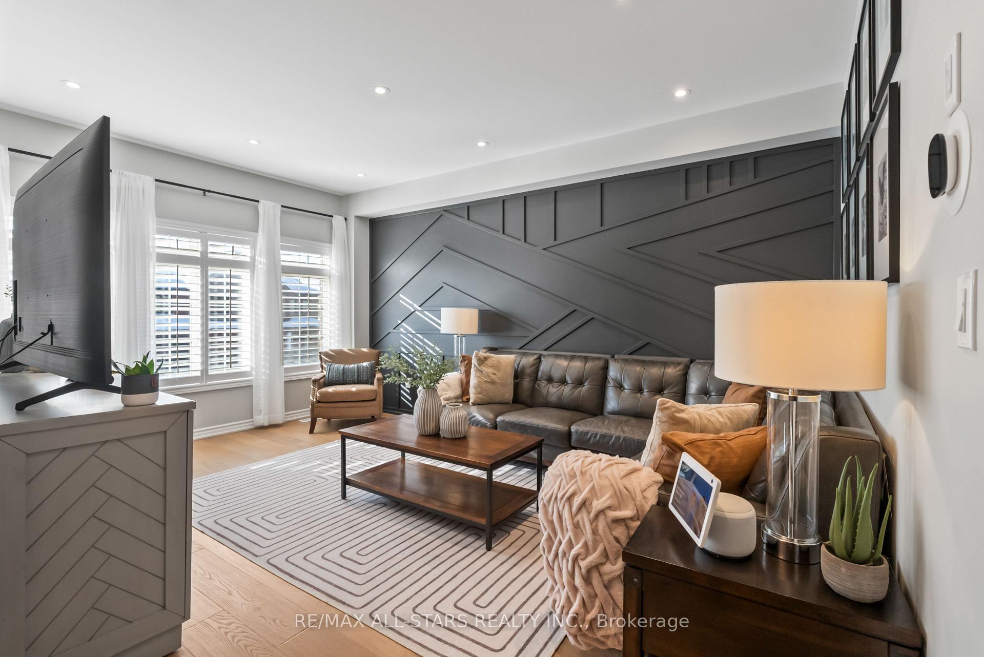Photo 5 of 17 Gord Matthews Way, Uxbridge — HOMEH