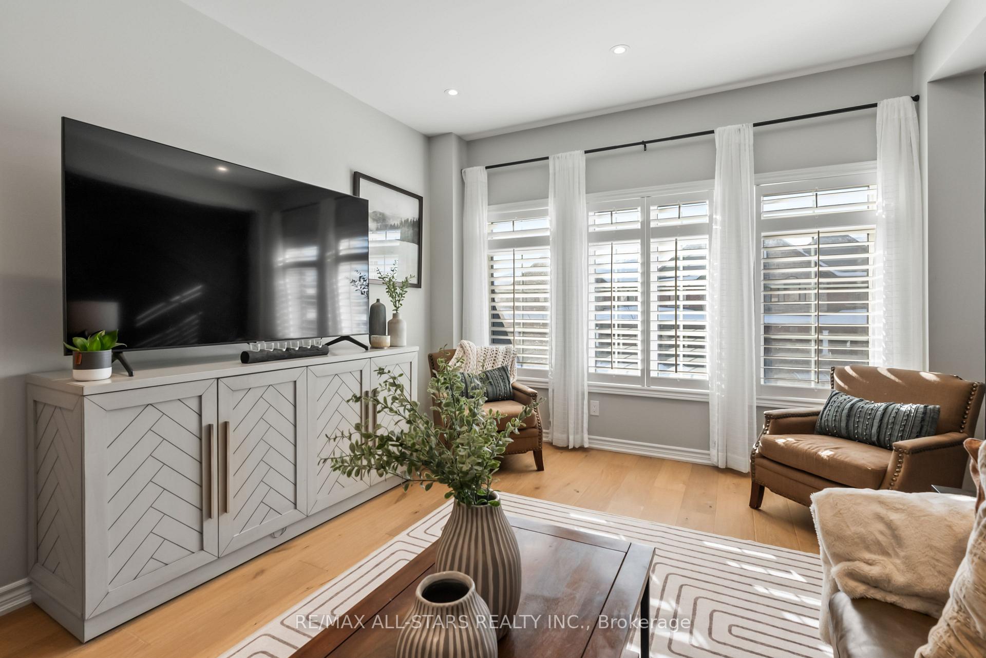 Photo 6 of 17 Gord Matthews Way, Uxbridge — HOMEH