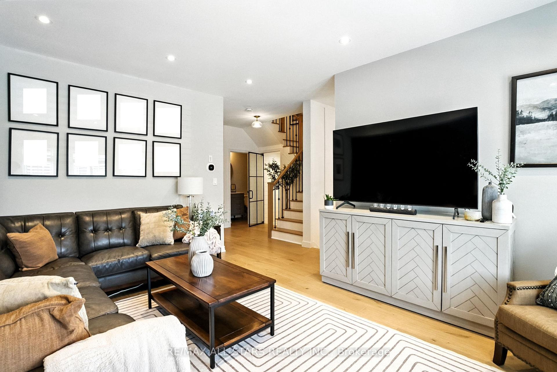 Photo 7 of 17 Gord Matthews Way, Uxbridge — HOMEH